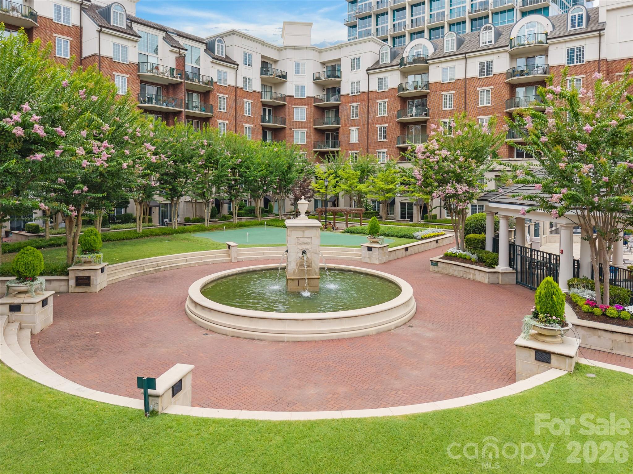 Fifth and Poplar - Residential