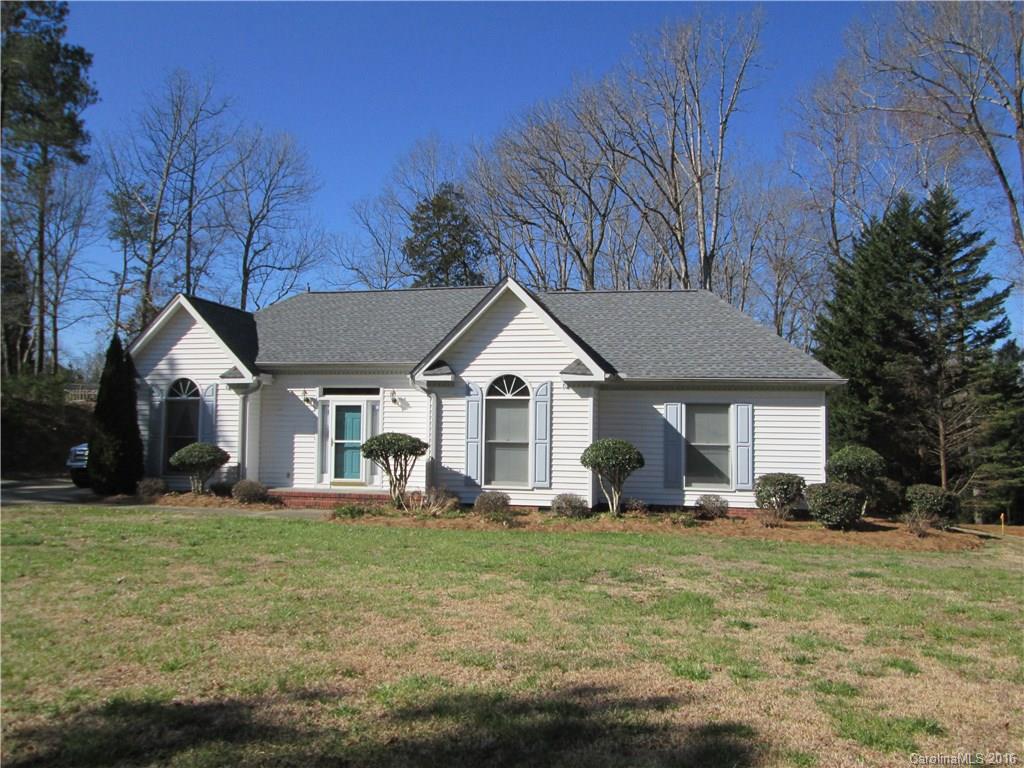 Nice 3BR/2BA with open vaulted floor plan. Master has trayed ceiling, large walk-in and double sinks in the main bath. All bedrooms have walk-ins, vaulted great room with fireplace. Oversized 2 car garage. Newer roof and HVAC.