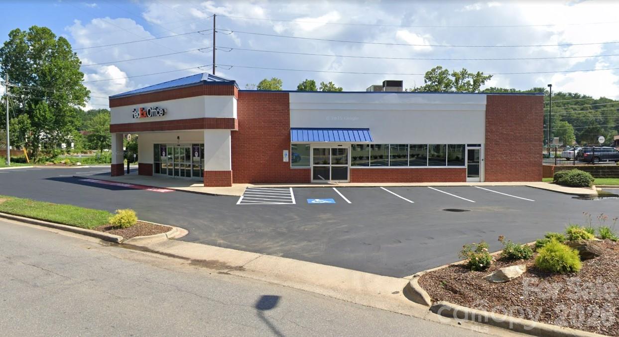 2 Tenant Building now for sale.  Great Investment Opportunity with great tenants including FedEx and a Vet.  NNN leases with the LL only responsible for the HVAC.  New interior, new landscaping, new HVAC.  Approximately 40 parking spaces.  Road front signage.  Located in the Biltmore Village area.