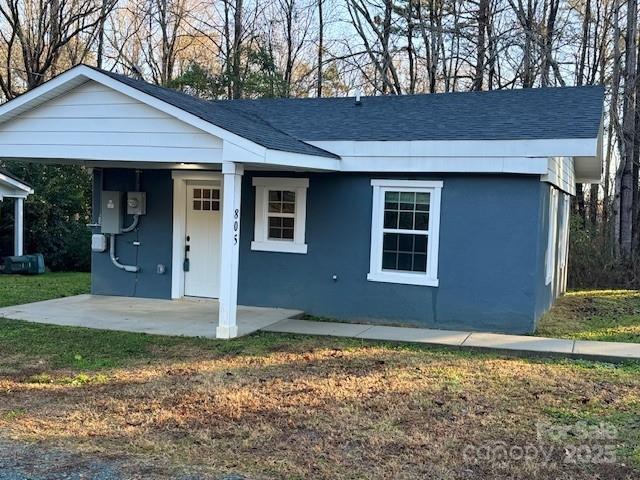 Charming cottage style Home  2 bed 1 bath cottage with Granite counter tops, stainless steel appliances and More
This home is on septic and community well (there is a $45 per month charge for the electricity to run the pump)
New pump was installed 3 months ago. Seller will give $5,000 credit at closing for Septic replacement. Septic still works and isn't failing just old. Seller has owned 7 properties and has given credit to all other buyers.