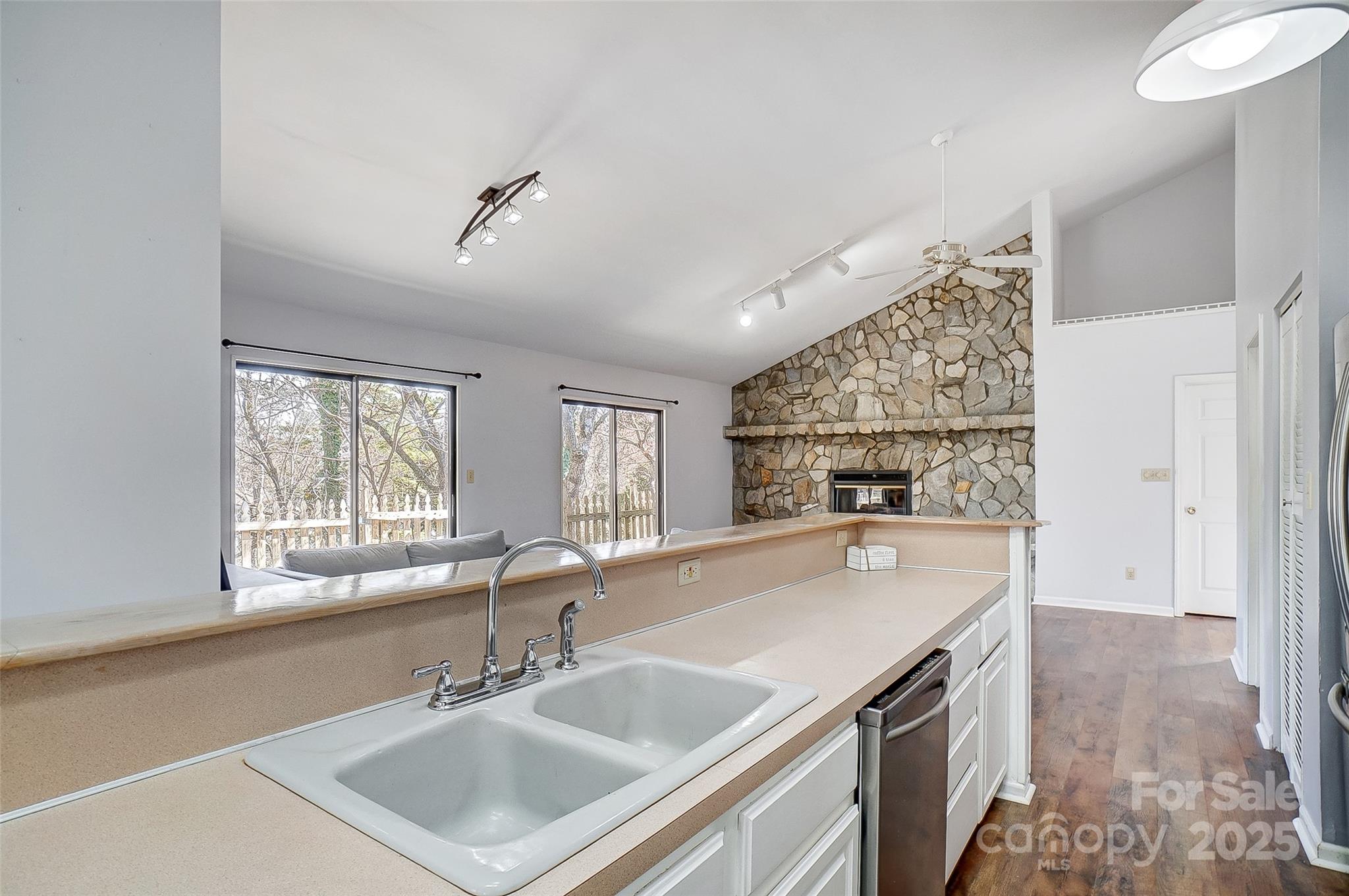Tega Cay - Residential
