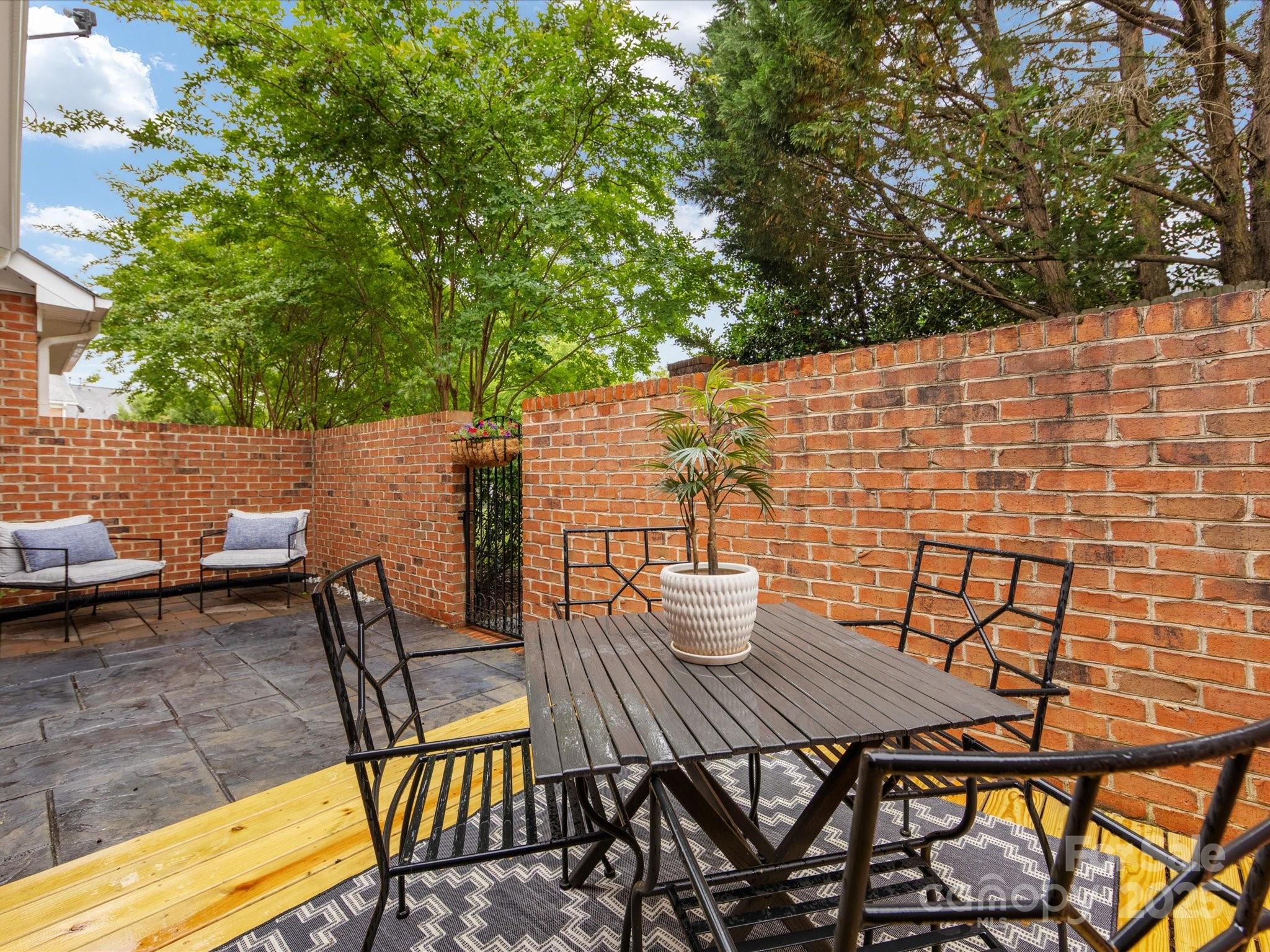Beacon Knoll Villas - Residential