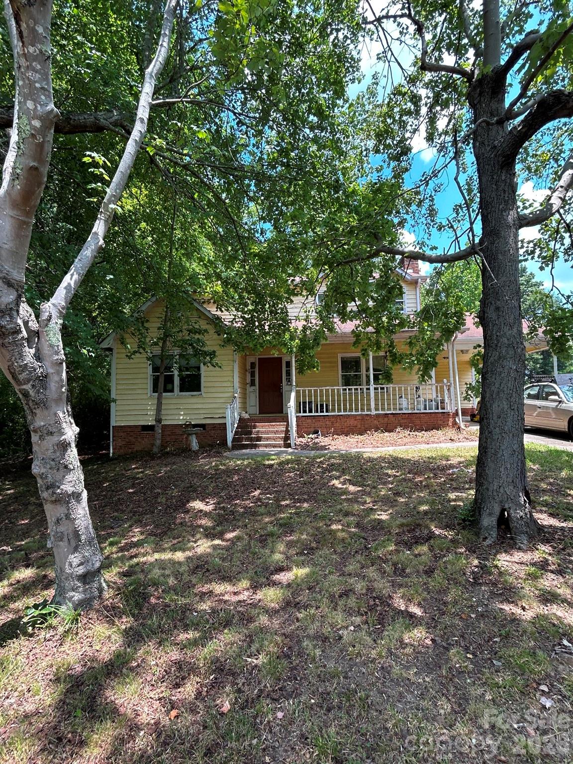 INVESTOR SPECIAL: High yield fix and flip opportunity in an established neighborhood with no HOA or city taxes.
