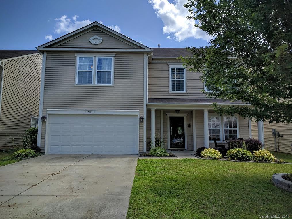 Move In Ready 2-Story Open Floor Plan w/Plenty of Room to Spread Out in Desirable Fort Mill Community.  Tons of Upgrades Through Out, from the Hardwood Flooring, Up Graded Lighting, Granite, Large Bedrooms & Fenced Backyard.  Open Floor Plan w/Formal Dining, Lg Great Rm w/Bright Sunny Windows and Kitchen Perfect for Entertaining.  Loft Area is Wired for Surround & Could Easily be Converted to 5th Bedroom.  Conveniently Located to Schools, Shopping, Dining & Up Town.