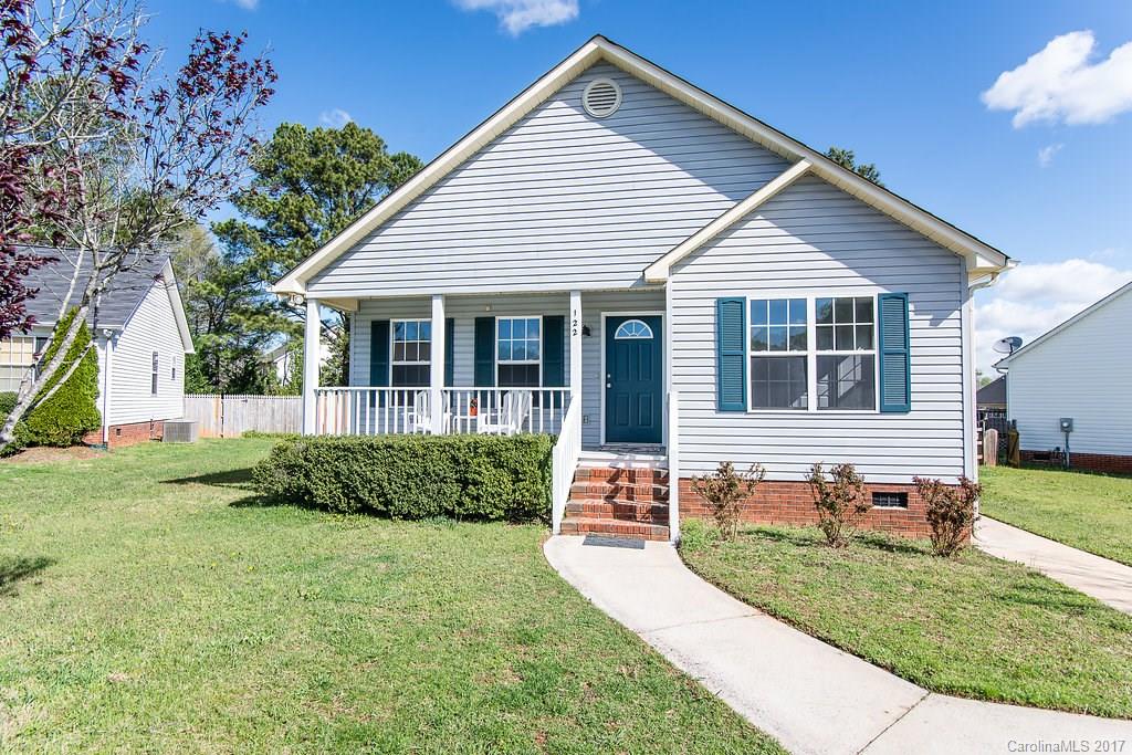 Back on market!
Completely renovated home in desired area with granite counters, subway tile backsplash, custom tile floors in bathrooms, wainscoting in dining area, new floors throughout!!  Side deck and large backyard on a cul-de-sac lot.