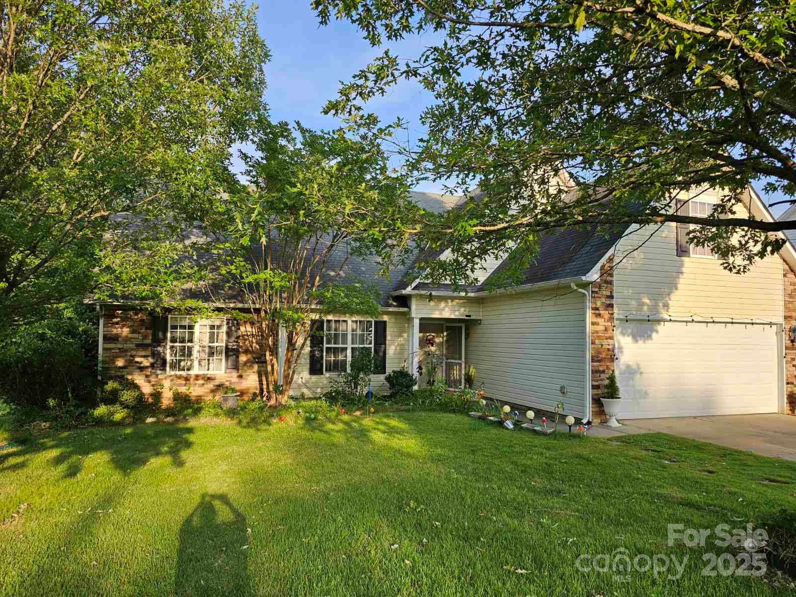 DROP DEAD GORGEOUS WOULD NOT EVEN BEGIN TO DESCRIBE!!! LOOK NO FUTHER. ONE STORY HOME WITH A LARGE BONUS ROOM UPSTAIRS OVER THE GARAGE.  A LOT OF UPDATES AND UPGRAGES IN THE PAST 2 YEARS. HOME WELCOMES ONE WITH REDONE LAMINATE FLOORS, CHEF'S DREAM KITCHEN WITH GRANITE COUNTER TOPS, NEW APPLIANCES, FRESHLY PAINTED INTERIOR, TRIM & DOORS, NEW CARPET IN ALL BEDROOMS AND A BRAND NEW FRONT DOOR. FORMAL DINING ROOM, SPACIOUS LIVING ROOM & BREAKFAST AREA OPENS TO BACK PORCH AREA. FENCED BACK YARD AND LOVELY PORCH, FIRE PIT AND WOODED PRIVATE BACK YARD COMPLETES THIS PICTURE-PERFECT HOME. BRING YOUR FUSSIEST BUYERS AND BE PREPARED TO BE IMPRESSED!!!