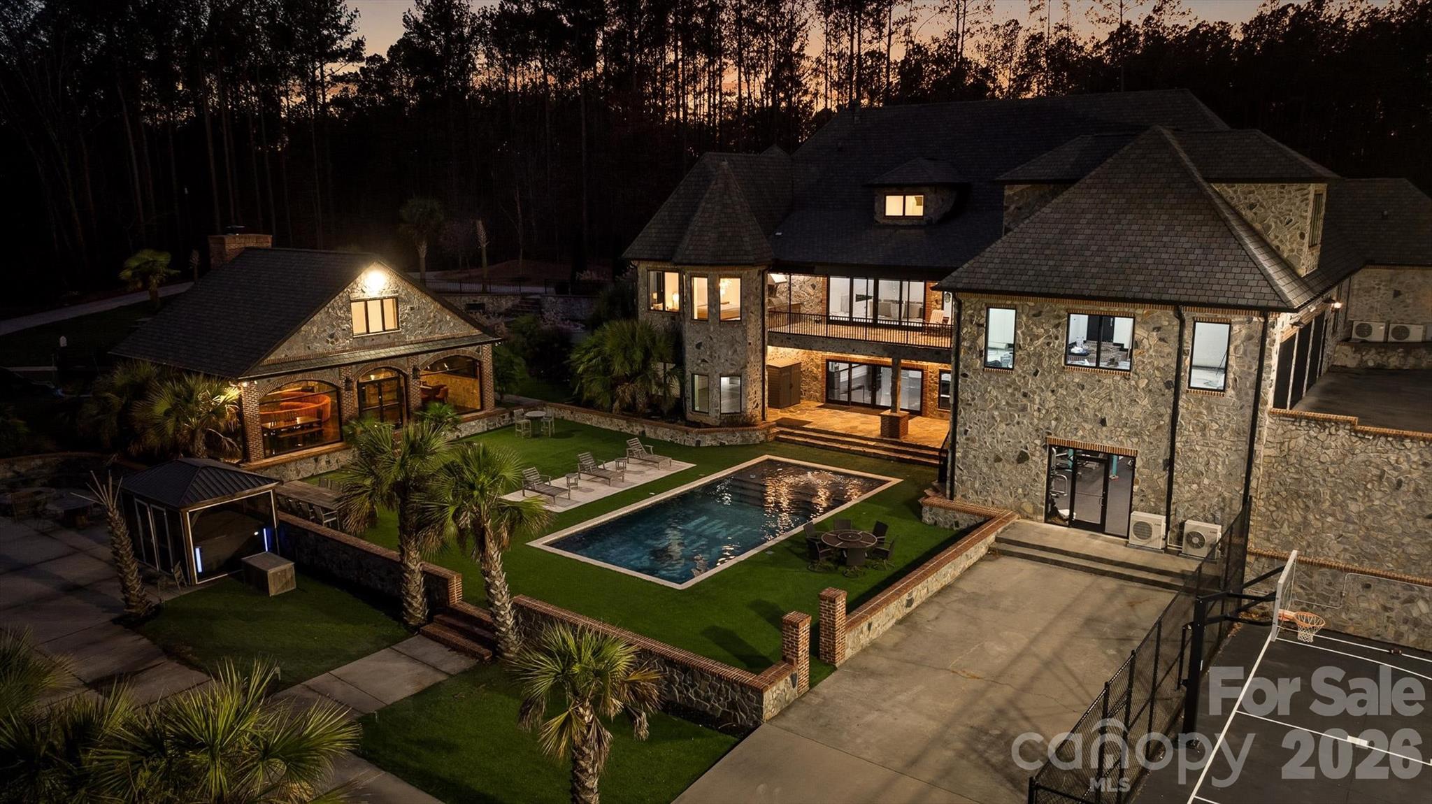 Twin Coves - Residential