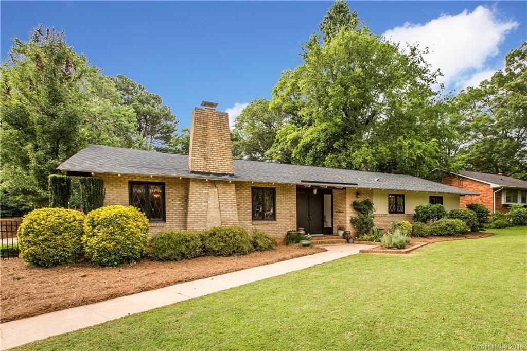 Wonderful ranch home in Landsdowne with over 2750sf & a level, fenced yard!  Lots of living space & beautiful updates! Kitchen has granite counters, slate backsplash & floor, breakfast bar, new dishwasher, under counter lights. Open to Den w FP. Hall Bath just redone w granite, dual sinks, new tile & toilet. Master Bath with dual sinks & glass shower enclosure. Great closet w built-ins in Master BR! Several solar tube lights for natural light throughout. Fantastic SunRoom/Family Rm w view of yd.