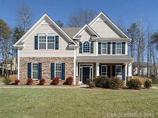 Nestled in Lake Wylie's newest community, Rosedale, this 4BR/3BA home is move-in ready. Side-load garage, fenced back yard, cul-de-sac, formal living and dining rooms, open kitchen with granite countertops, stainless steel appliances, wainscoting, gas fireplace, tray ceiling, garden tub and so much more! There is a bedroom and full bath on main floor, perfect for guest or in-law suite.