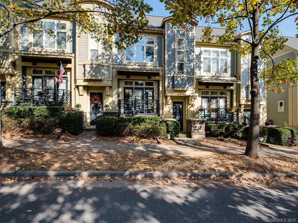 Exceptional location & condition. Fresh interior paint, beautiful hardwood floors and high ceilings. Open floor plan and excellent natural light. Recently installed carpet in all the bedrooms. Cloistered rear patio area. Walking distance to uptown and new First Ward Park.