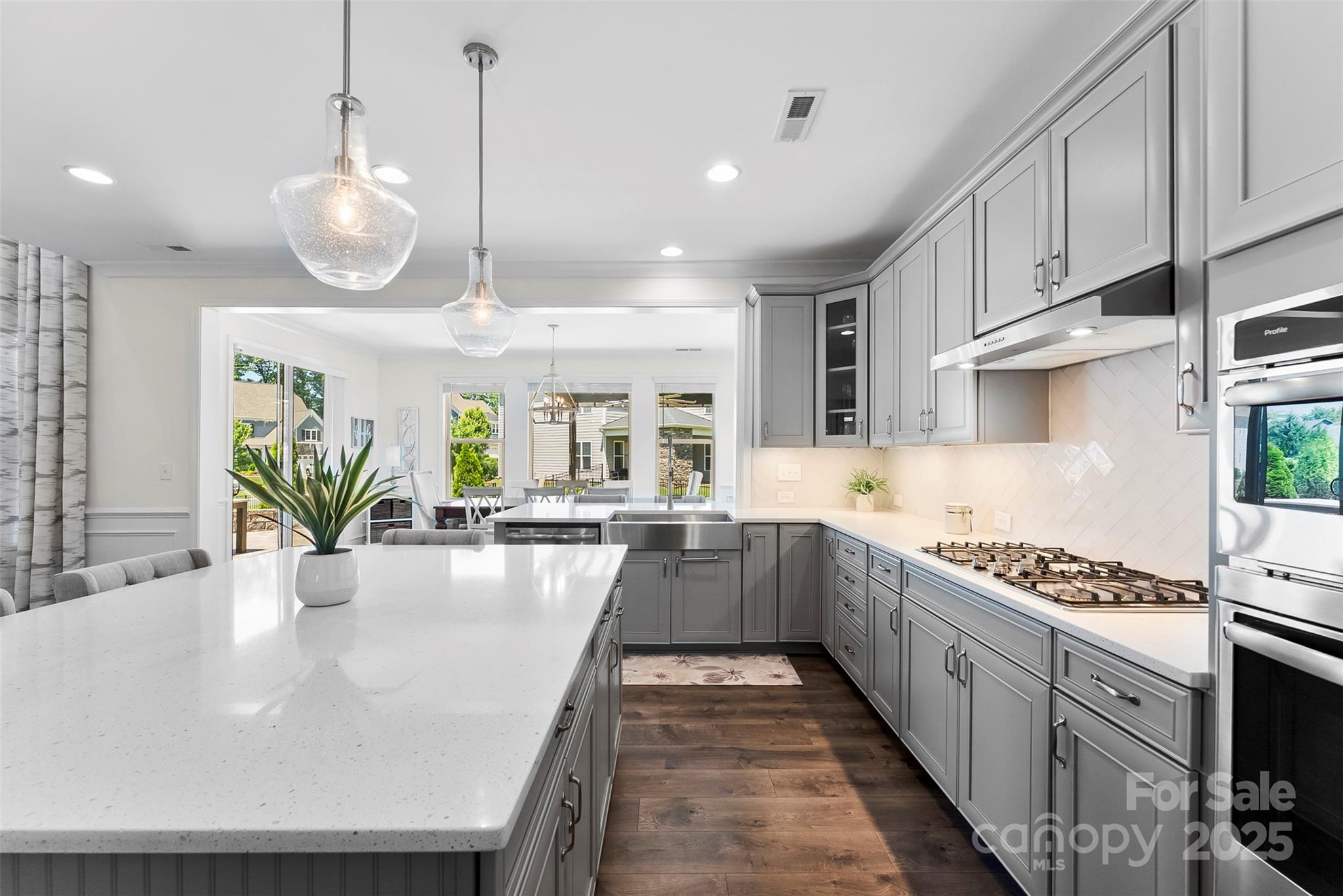 THE RETREAT AT RAYFIELD - Residential