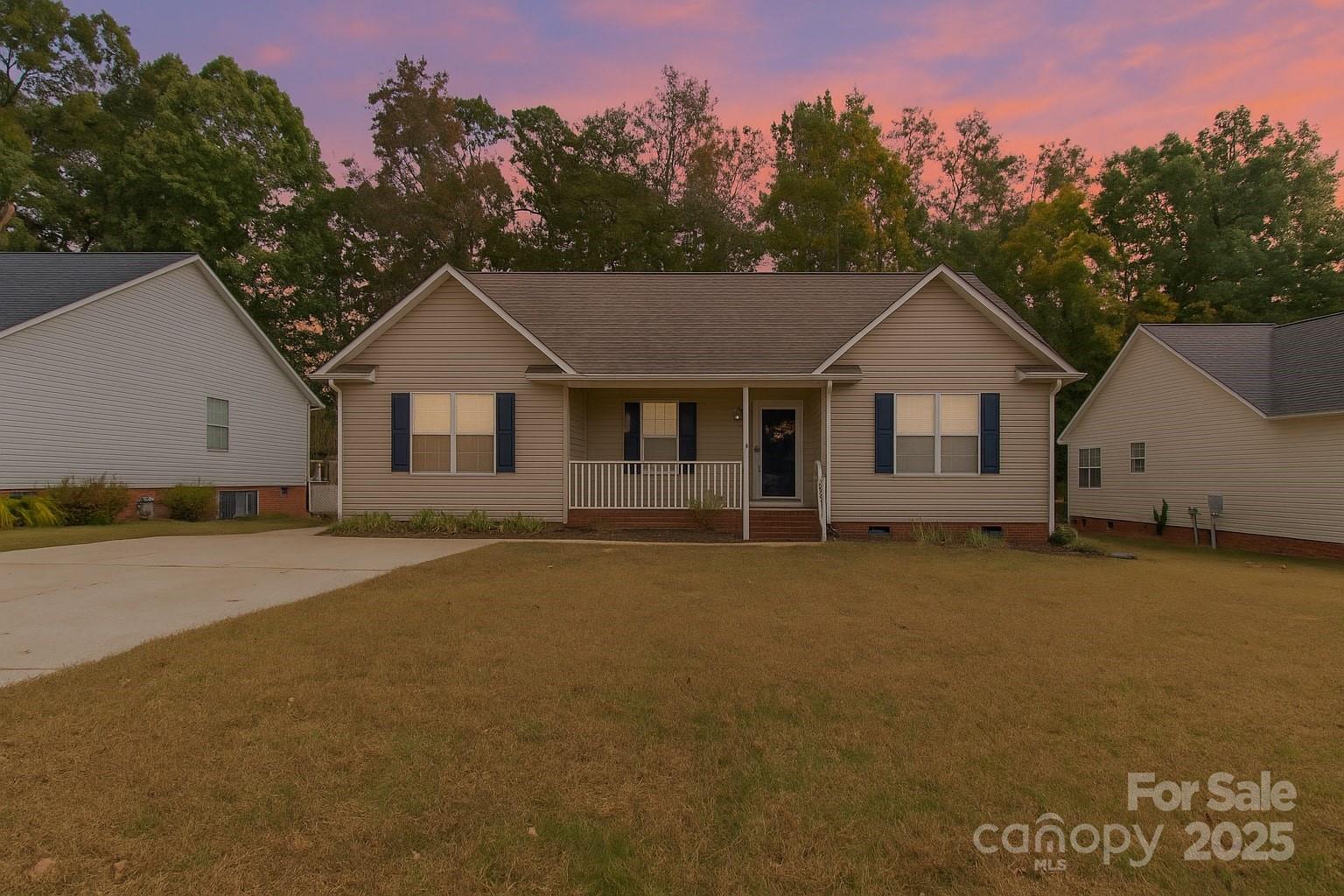 BACK ON MARKET NO FAULT OF SELLER! Ranch style home in a quiet convenient community of Rock Hill! This well maintained property offers an open and functional layout with abundant natural light throughout. The inviting living room opens seamlessly to the dining area, creating a comfortable space for gathering. The primary suite offers a relaxing retreat with a walk-in closet and an en-suite bath. Additional bedrooms are generously sized and versatile for guests, a home office, or hobbies. Enjoy outdoor living on the private back patio and take advantage of the flat, usable yard — ideal for play and pets.
Conveniently located near shopping, dining, and major commuter routes, you’ll enjoy the perfect balance of comfort, convenience, and style. Don’t miss your chance to make 729 Golden Bell your new address!