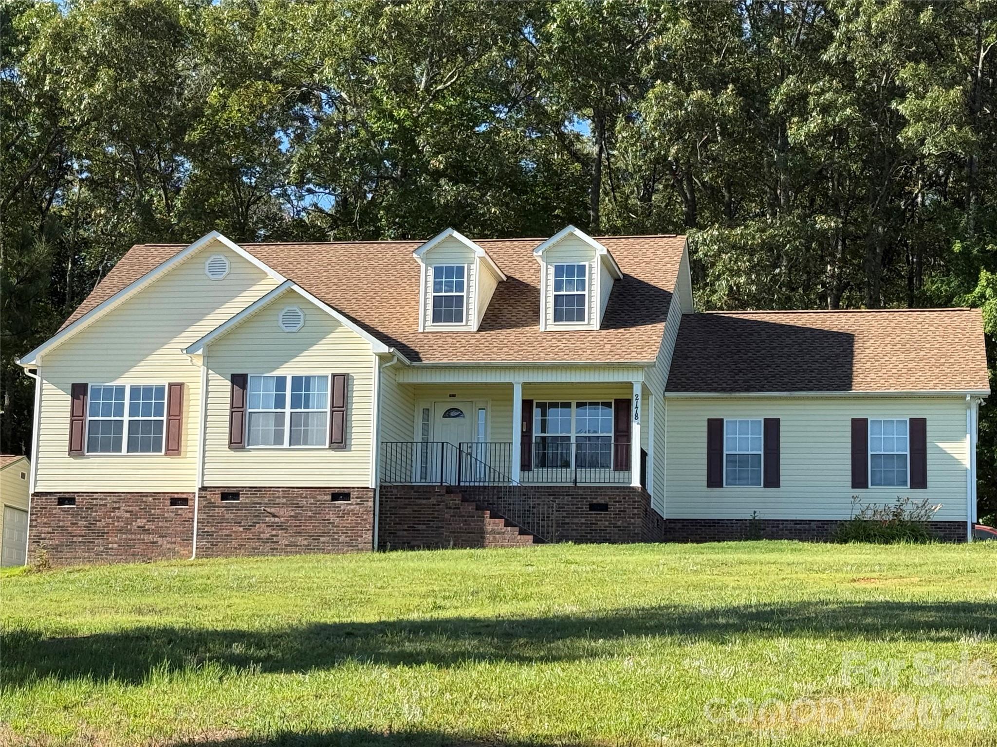 2.5 acres in the desirable Buford school district. Home sits on a hill at the end of the cul-de-sac. The 2.5 acres is mostly open land perfect for gardens, animals or hitting a few golf balls. The living room has a vaulted ceiling, ceiling fan, and fireplace with gas logs. A room, off the entry way, could become the dining room, office, whatever the need. 
Fully equipped kitchen with stove, dishwasher and refrigerator. Also have a breakfast bar and a sunny breakfast area spacious enough for a table and chairs. Coat closet in hallway. 4 bedrooms, 2 baths with linen closets. Primary bedroom can accommodate a king size bed, has a walk-in closet and a tray ceiling. Primary bathroom has a tub, separate shower and double vanities. The 4th bedroom is upstairs and could be a flex area. Walk-in attic with the possibilities of extra storage and/or another room. The laundry room includes a deep closet that would be great for hanging and storage. Side entry double garage. Private deck on back. Updated ceramic tiles in the living room, and hallway.
20 X 20 Workshop.