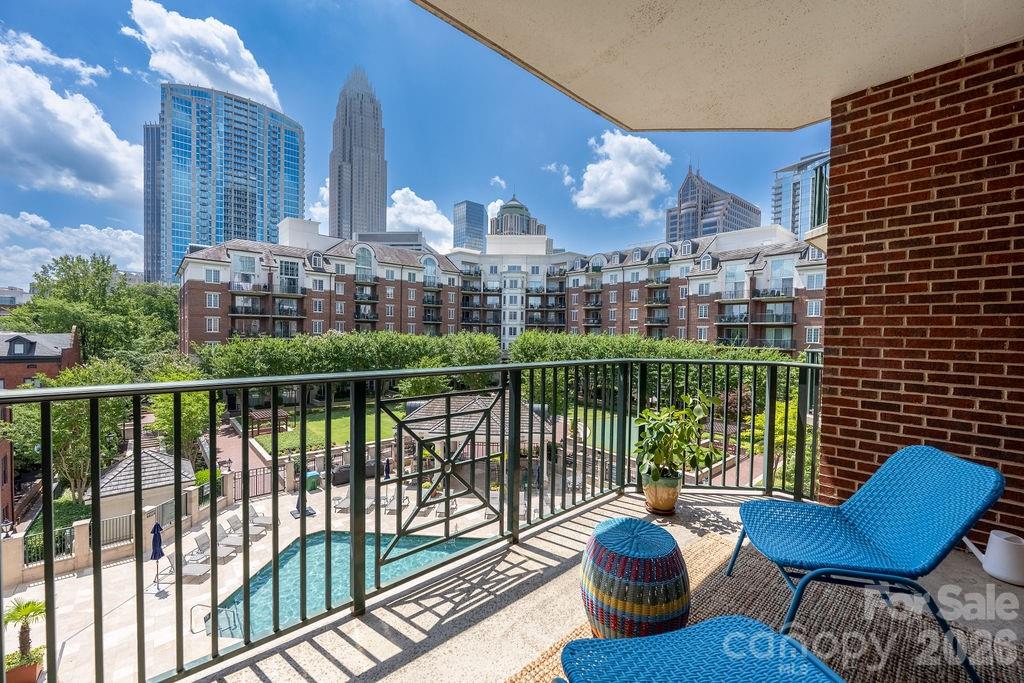Fifth and Poplar - Residential