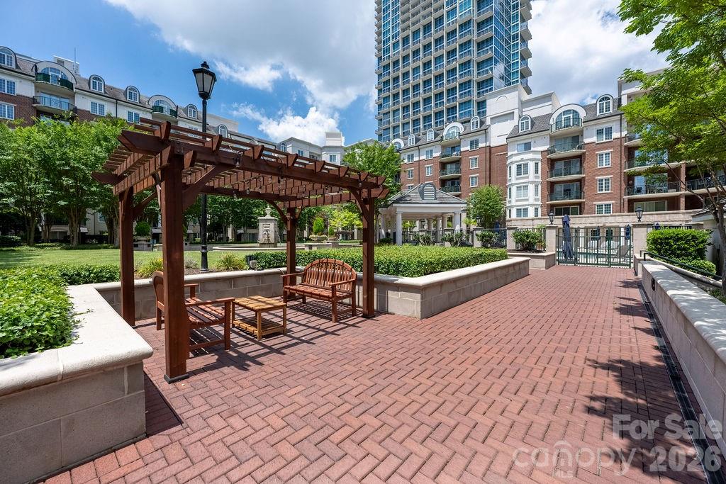 Fifth and Poplar - Residential