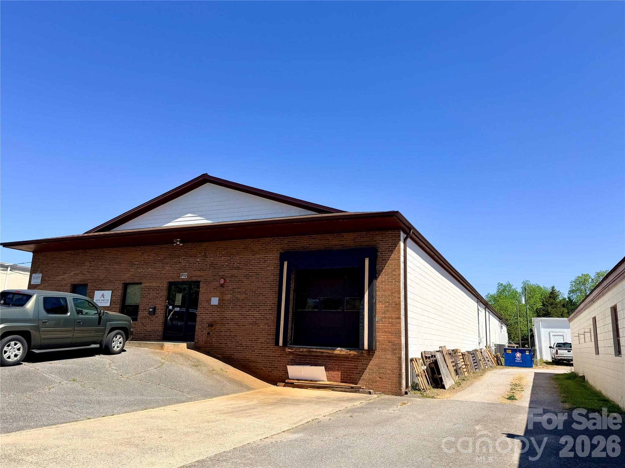 One building on two different streets.  +/-12000 sf separated into two +/-6000 sf warehouse/light manufacturing spaces with offices. Spanning the distance between 10th Ave NE and 11Th Ave NE with frontage on each that includes dock doors, a drive in 9'X9' garage door entry, and adequate parking.  +/-12 foot ceilings.  Building is fully sprinkled.  Both units (10th and 11th street entrances) are leased long term with a cap rate over 7.5% at asking price.  Please do not disturb tenants.  Listing agent is partial owner.