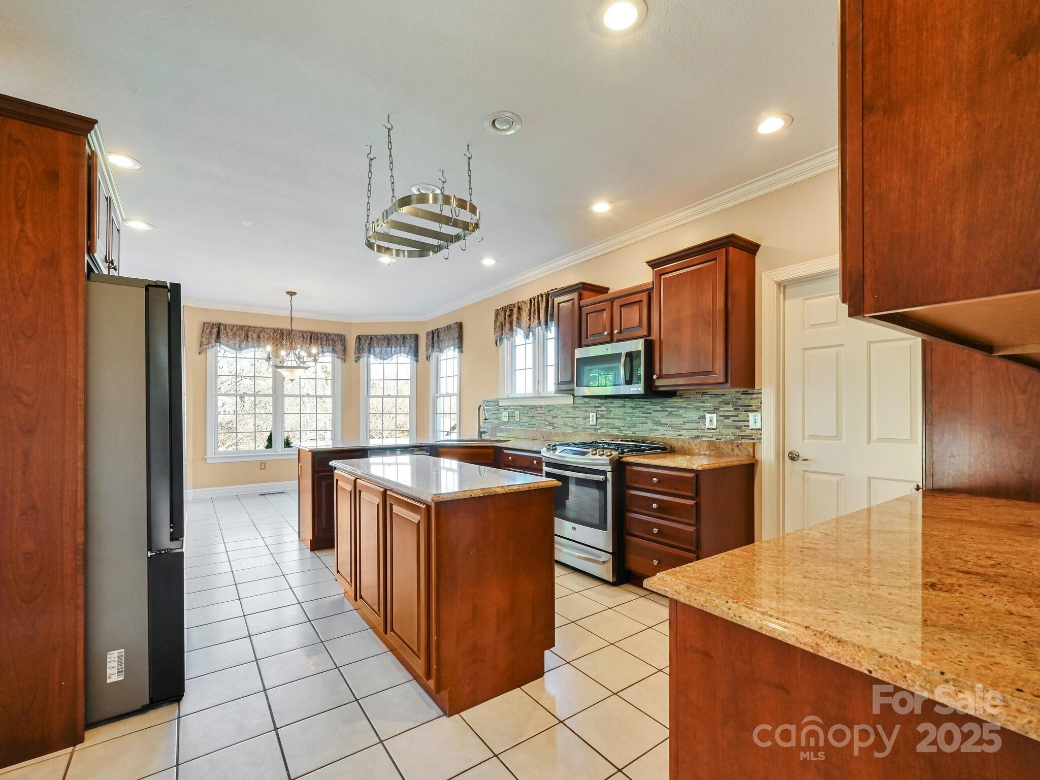 High Vista Falls - Residential