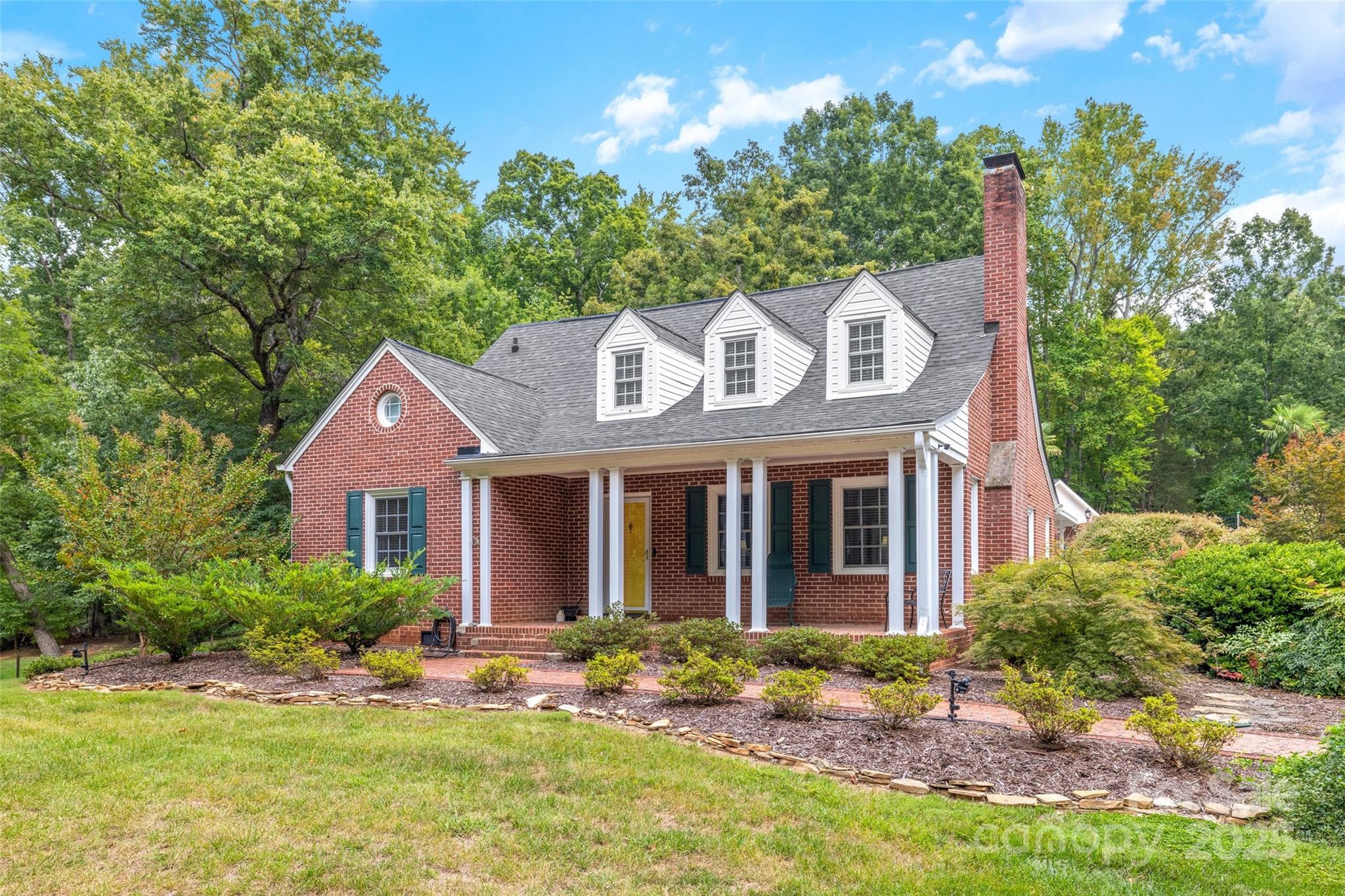 Beautifully maintained Home, pond and pool on 14 acres of land.  Aerated Pond has catfish, bass and crappie.  Land is fenced and cross-fenced with pastures.  A concrete area surrounds and connects the large in-ground pool and pool house.  Also featuring a 2-car detached garage/tool room bay with large bonus room above.  The barn is made from oak lumber and contains stalls for animals.

The brick home was re-modeled and upstairs finished in 2002.  Main floor is the kitchen, study, dining room, two bedrooms, and full bath.  Upstairs is the primary suite with bath and extra bedroom and bath.  There is a covered front porch and covered back porch area near the pool.