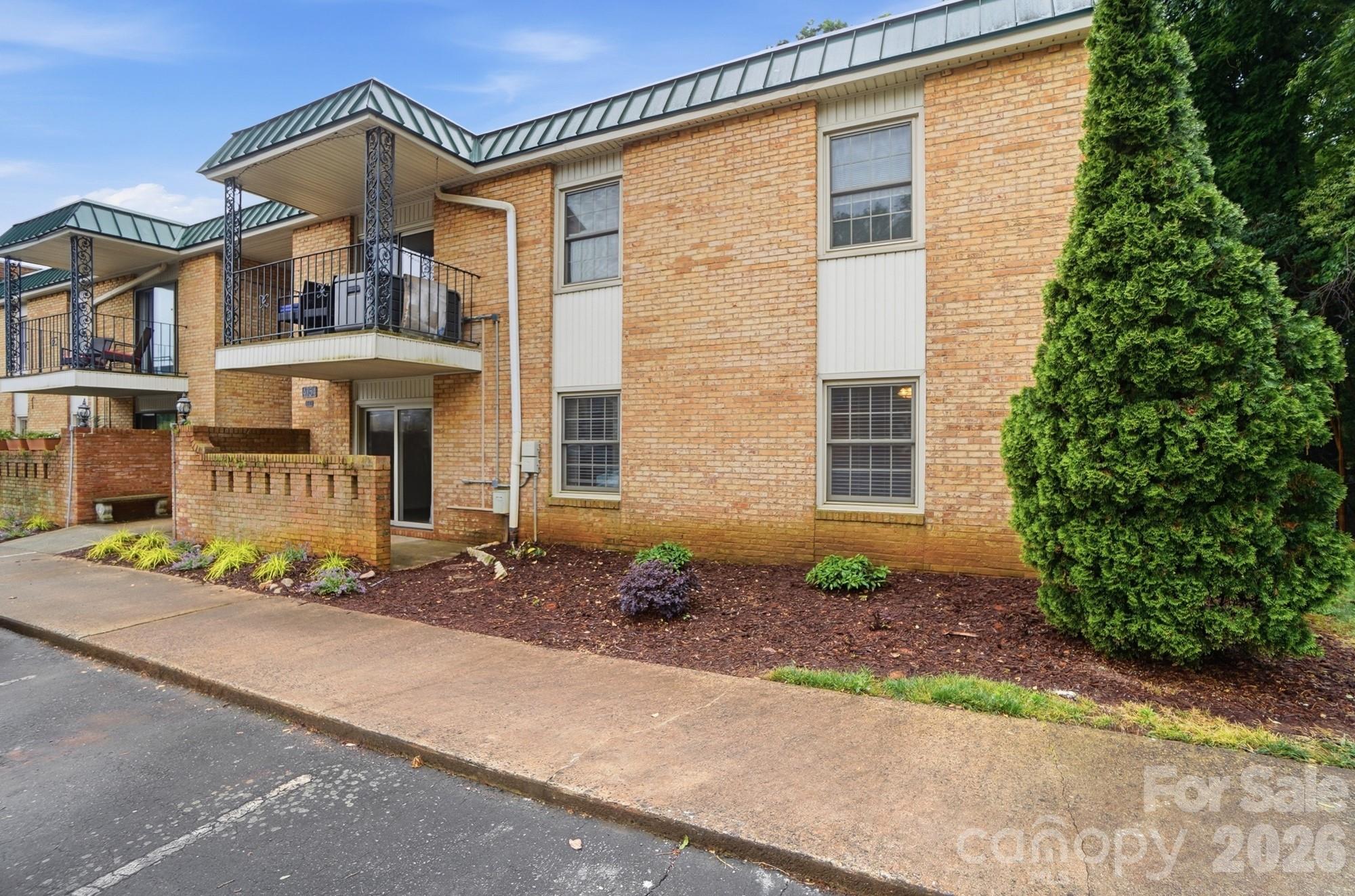 Stylish 2-bedroom condo in a prime SouthPark/Montford location featuring a spacious layout and abundant natural light throughout. The oversized living room opens to a private front patio, creating a comfortable space for relaxing or entertaining.  The updated interior includes brand-new LVP flooring throughout the main living areas, the kitchen and both bedrooms, with attractive tile flooring in both full bathrooms. A formal dining room adds flexibility for hosting or everyday living. The primary suite offers a large closet and includes a stackable washer and dryer that will remain with the unit for added convenience. Main-floor placement provides easy access, along with ample parking in the community's parking lot. Enjoy being just moments from popular shopping, dining, and everyday conveniences. Residents also have access to the community pool for a small fee.