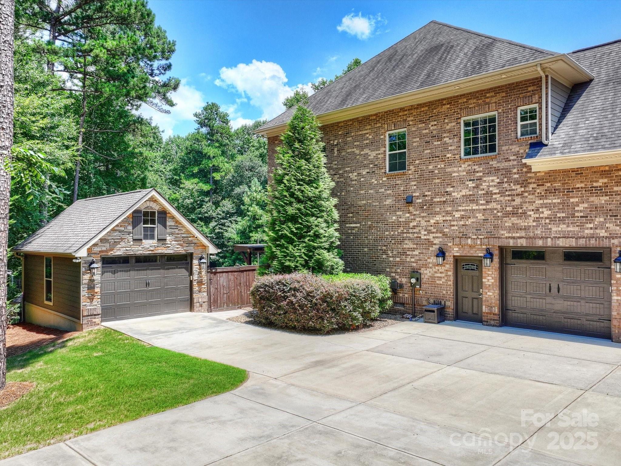 The Coves on River Oaks - Residential