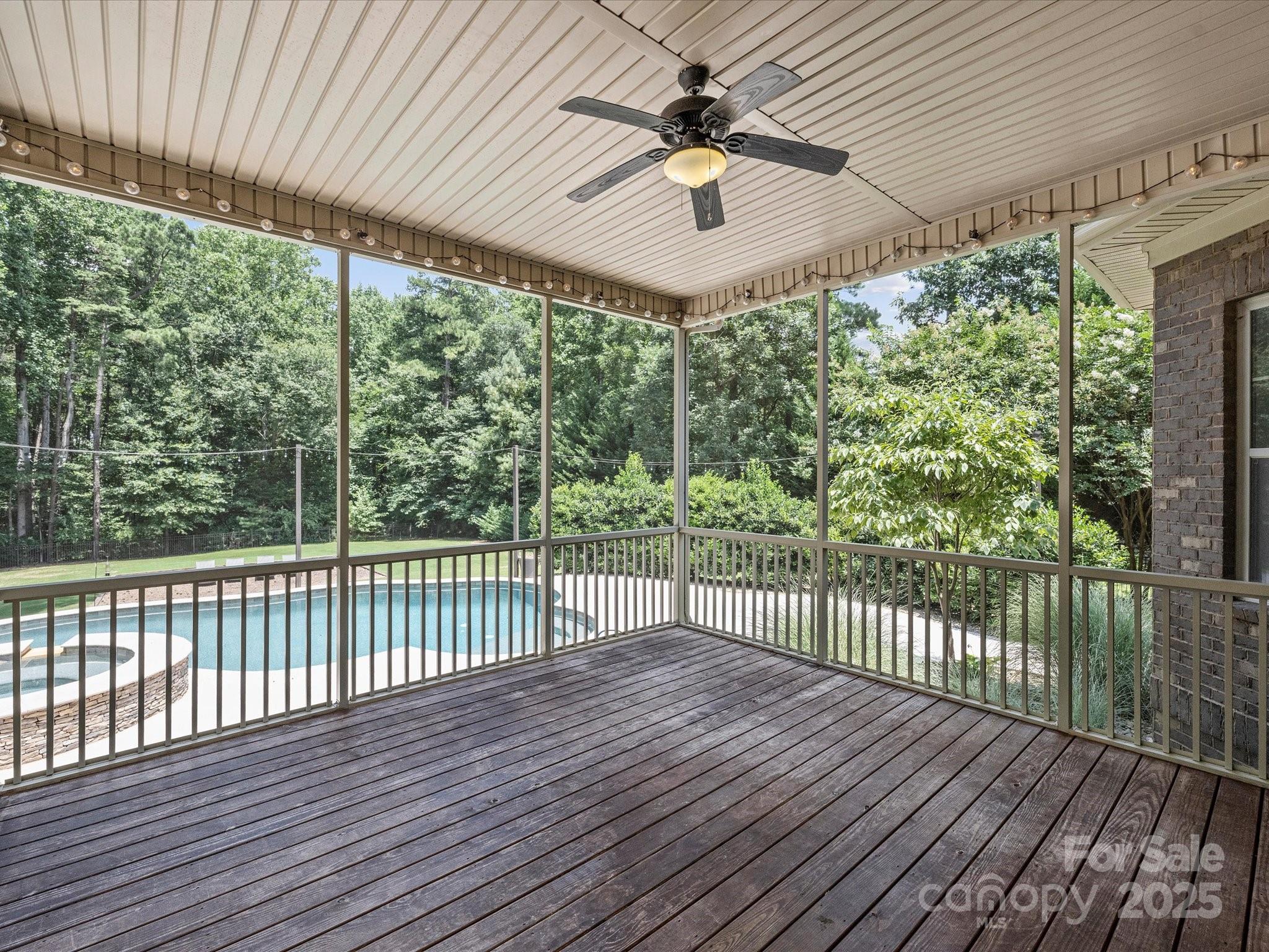 The Coves on River Oaks - Residential