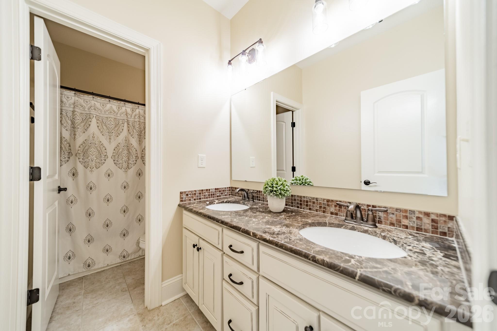 Hollister - Residential