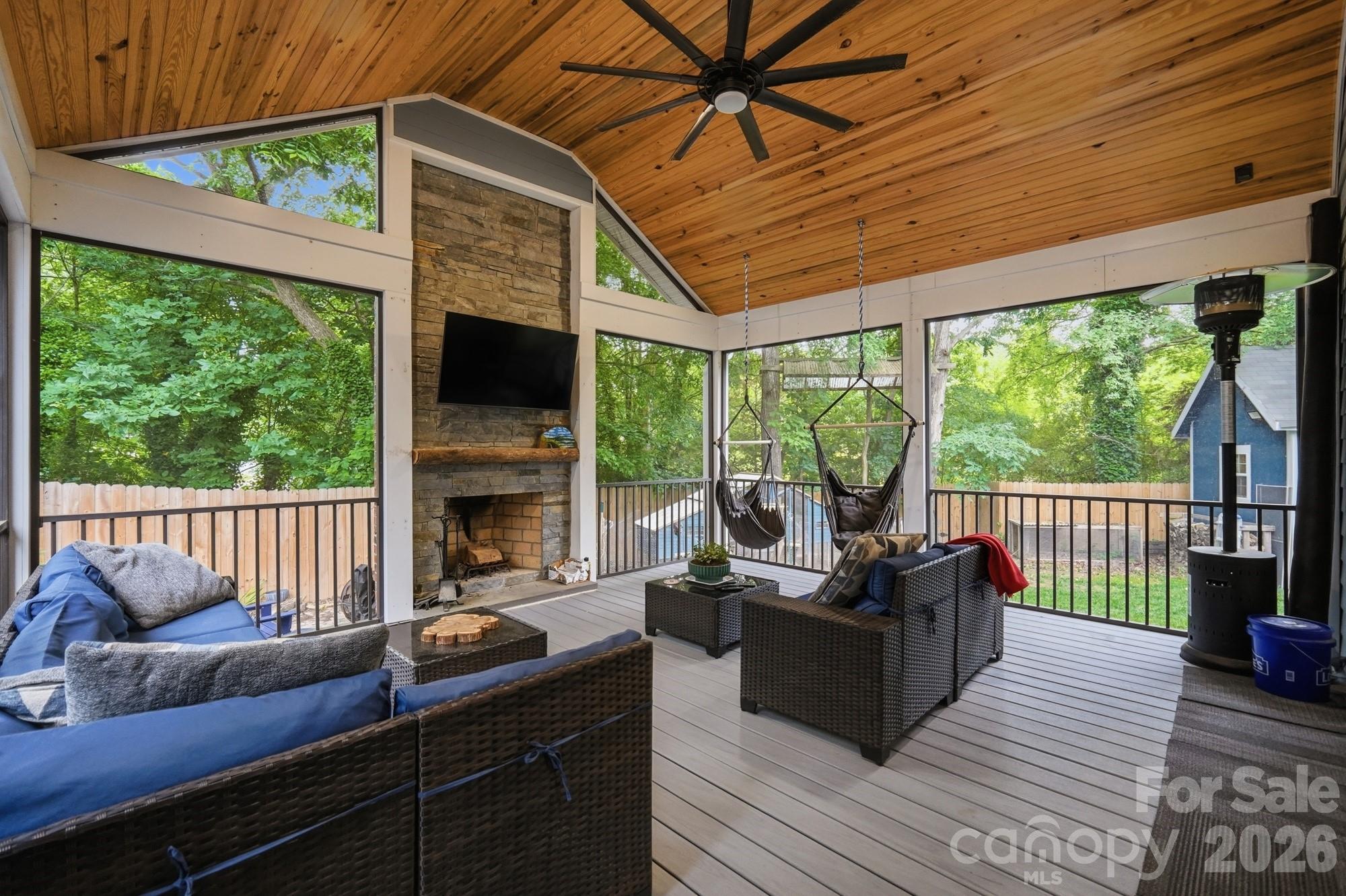 The Oaks On Providence - Residential