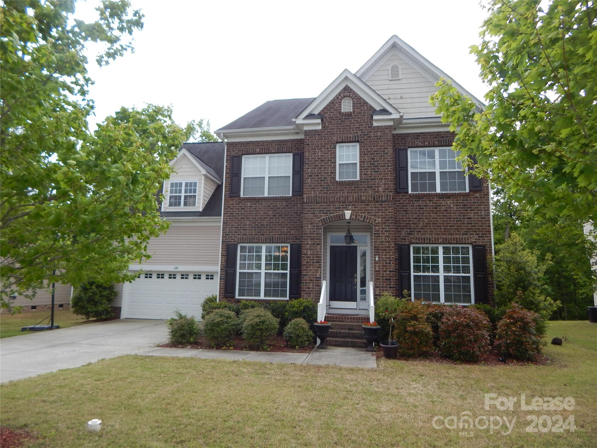 Beautiful home in the Pleasant Glen Subdivision of Fort Mill featuring 5 bedrooms and 3.5 baths. The formal living and dining rooms boast hardwood floors, while the kitchen and great room include a cozy gas fireplace. A large screened porch offers a lovely view of the wooded area, and an open deck is perfect for grilling. The master bedroom features a tray ceiling and a spacious bath. Plenty of storage throughout. Conveniently located for an easy commute to I-485 and I-77.

Available September 1st