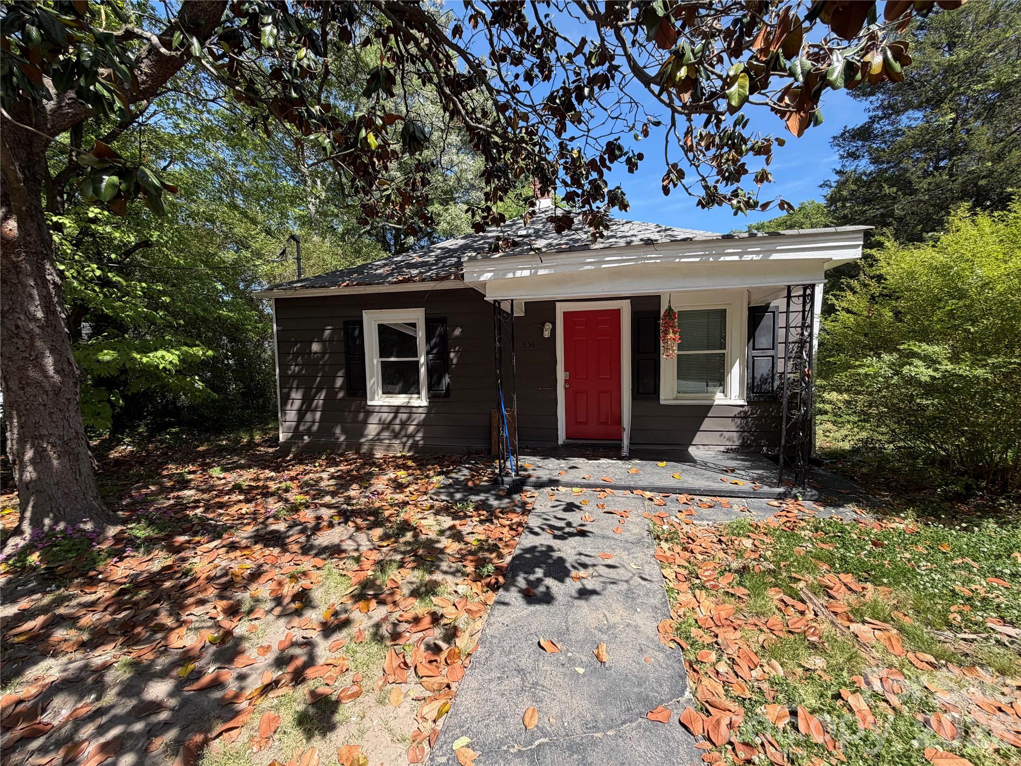 Charming & Versatile Home Near Downtown Gastonia
3 Bedrooms | 2 Bathrooms | Prime Location

Welcome to a property that offers the best of both worlds: a proven investment or a perfect place to call home. Whether you are looking to expand your rental portfolio or find a primary residence with great accessibility, this Gastonia gem is ready for its next chapter.