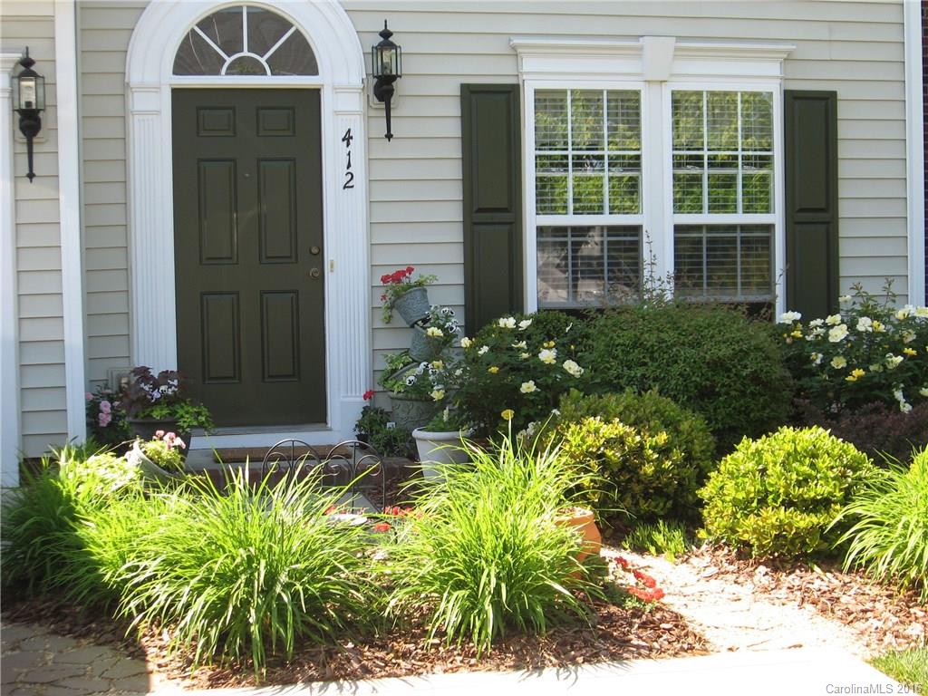 Very Desirable community, Regent Park, with luxury town homes. This home is a well maintained, one owner unit with a very open floor plan. All window Blinds will convey with this 3 bedroom and 2 1/2 baths home which is very convenient to I-77 and all shopping. Great Fort Mill Schools, lower SC property taxes and 2-10 one-year Home Warranty included.  A must see property!