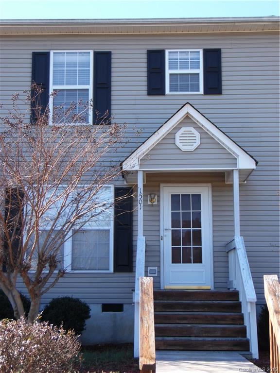 Beautiful two story townhouse with 2 spacious bedrooms, each bedroom has its own full bath.  The living room, a half bath, kitchen with breakfast area, and laundry room are on the main floor.  Has a private fenced backyard with a utility room.  Within minutes from local amenities and less than 2 miles from I-77.