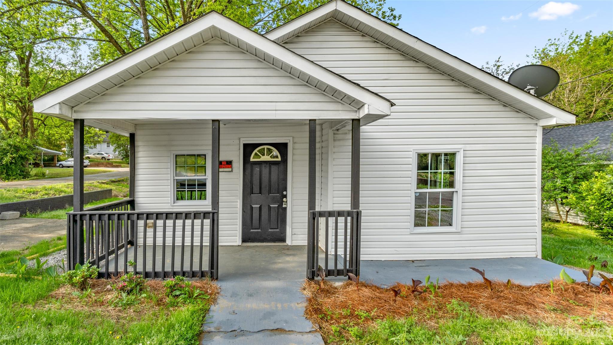 Excellently redone and surprisingly spacious Bungalow Style house with 3 bedrooms and 1 full bathroom. So much potential in this home with a great layout. This house has everything you need. It is a perfect starter home or for someone looking to downsize. Seller is motivated so please bring all offers!
