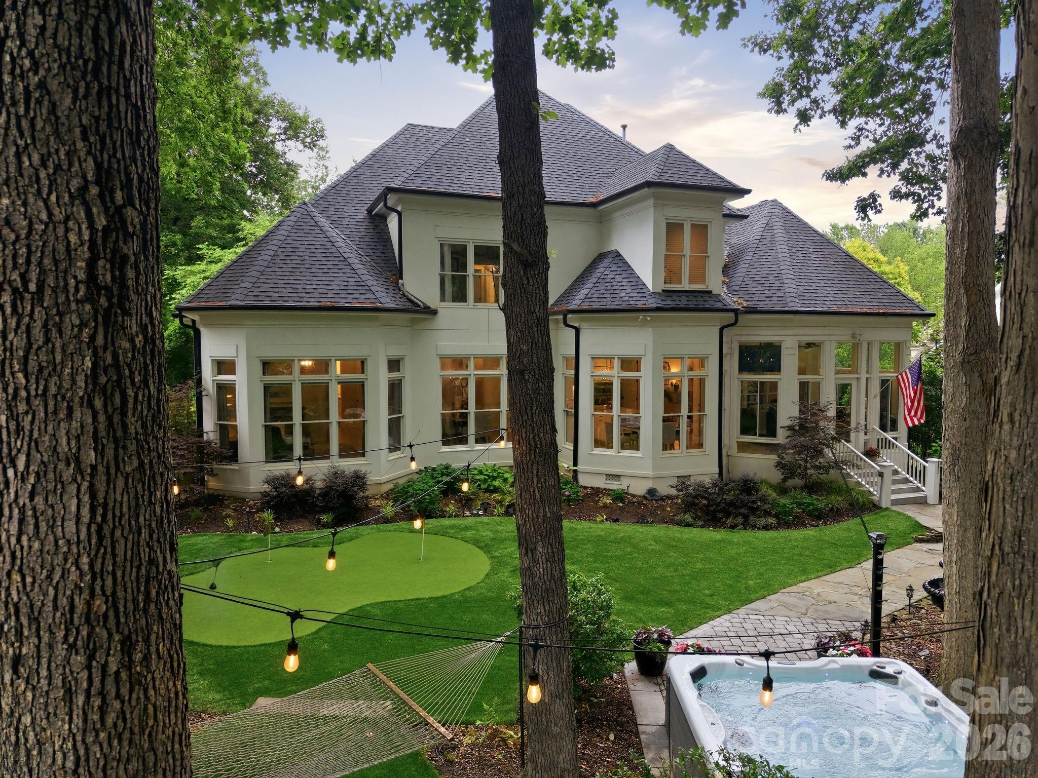 The Peninsula - Residential