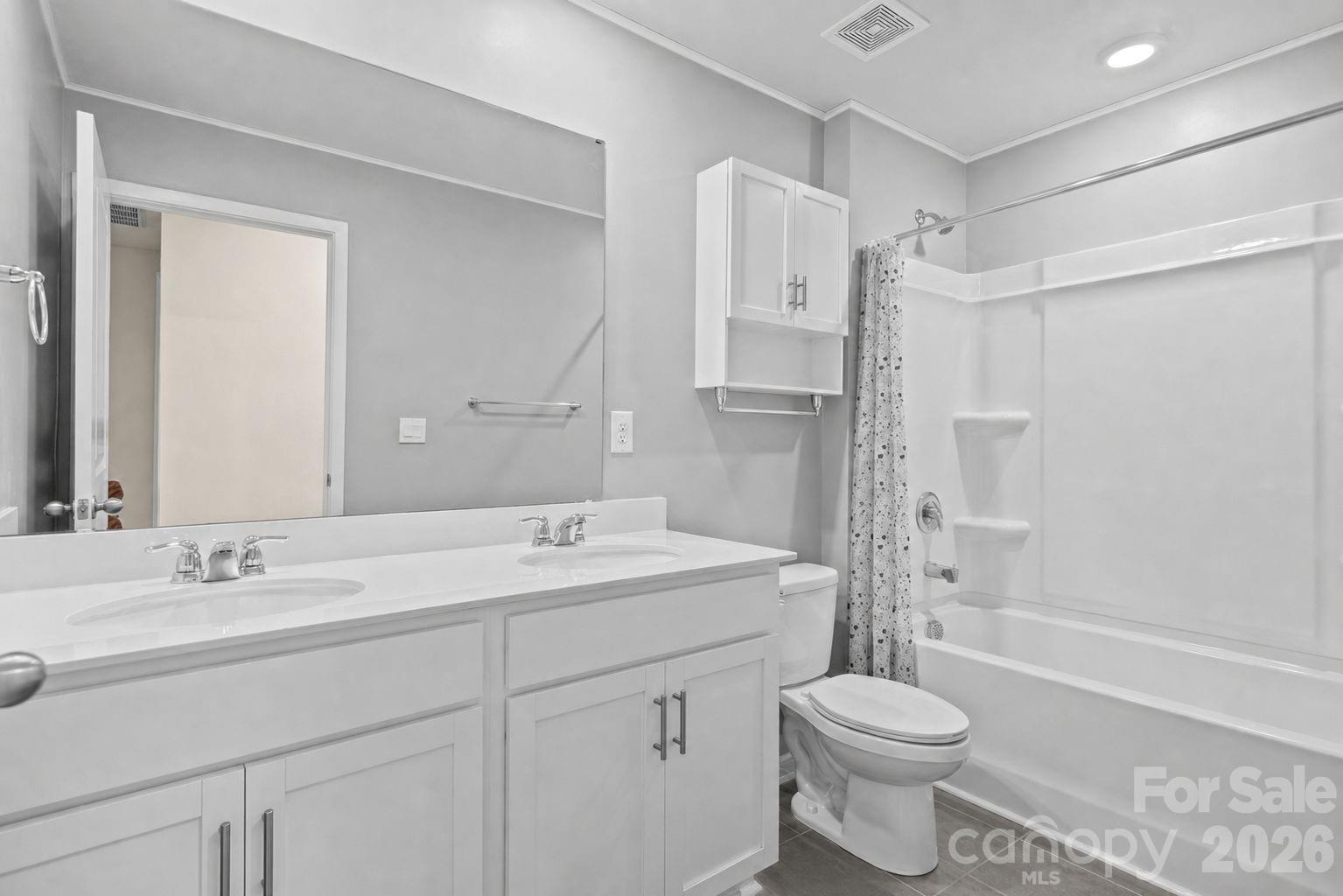 The Hamptons at Hickory - Residential