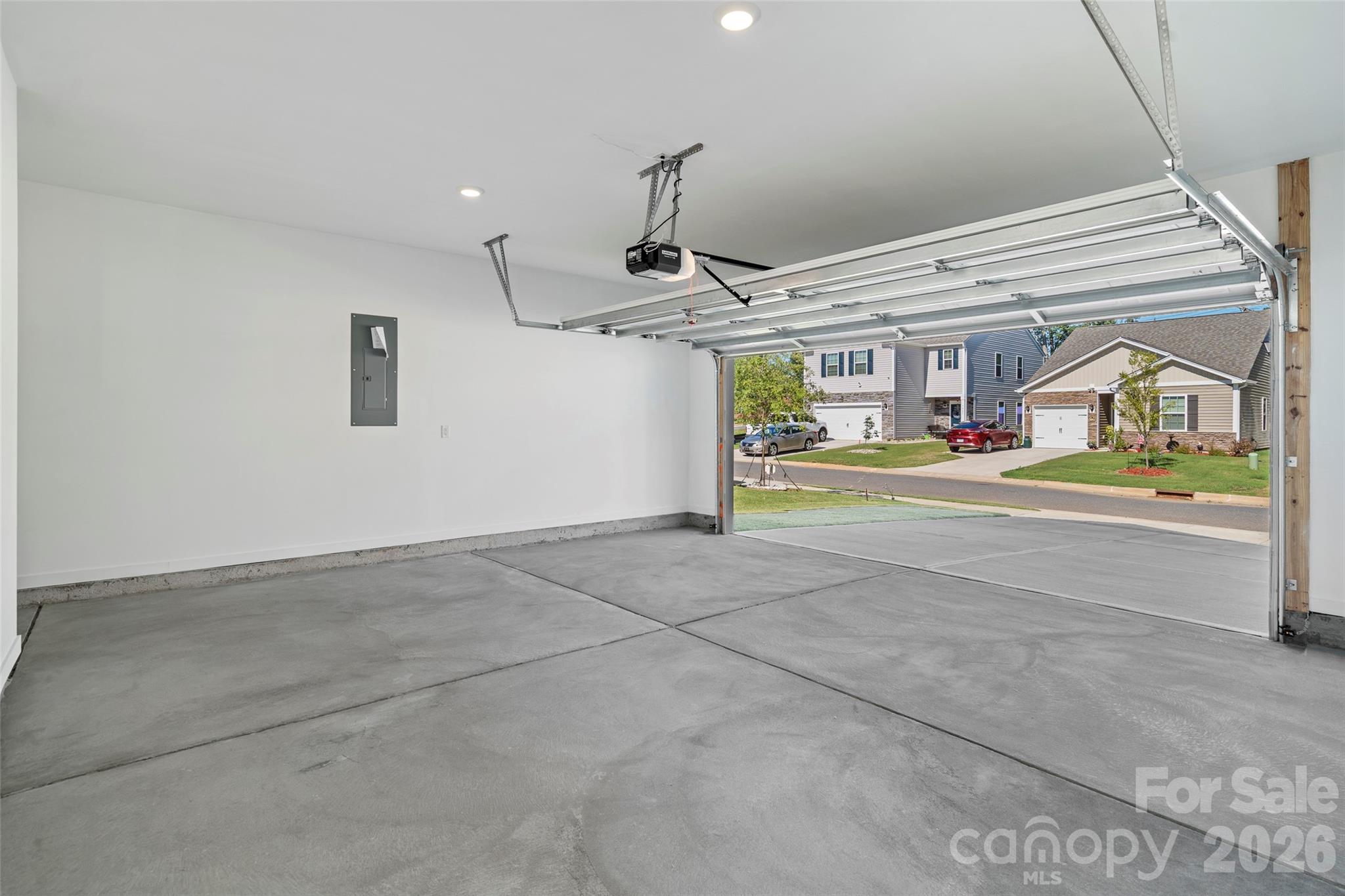 The Hamptons at Hickory - Residential