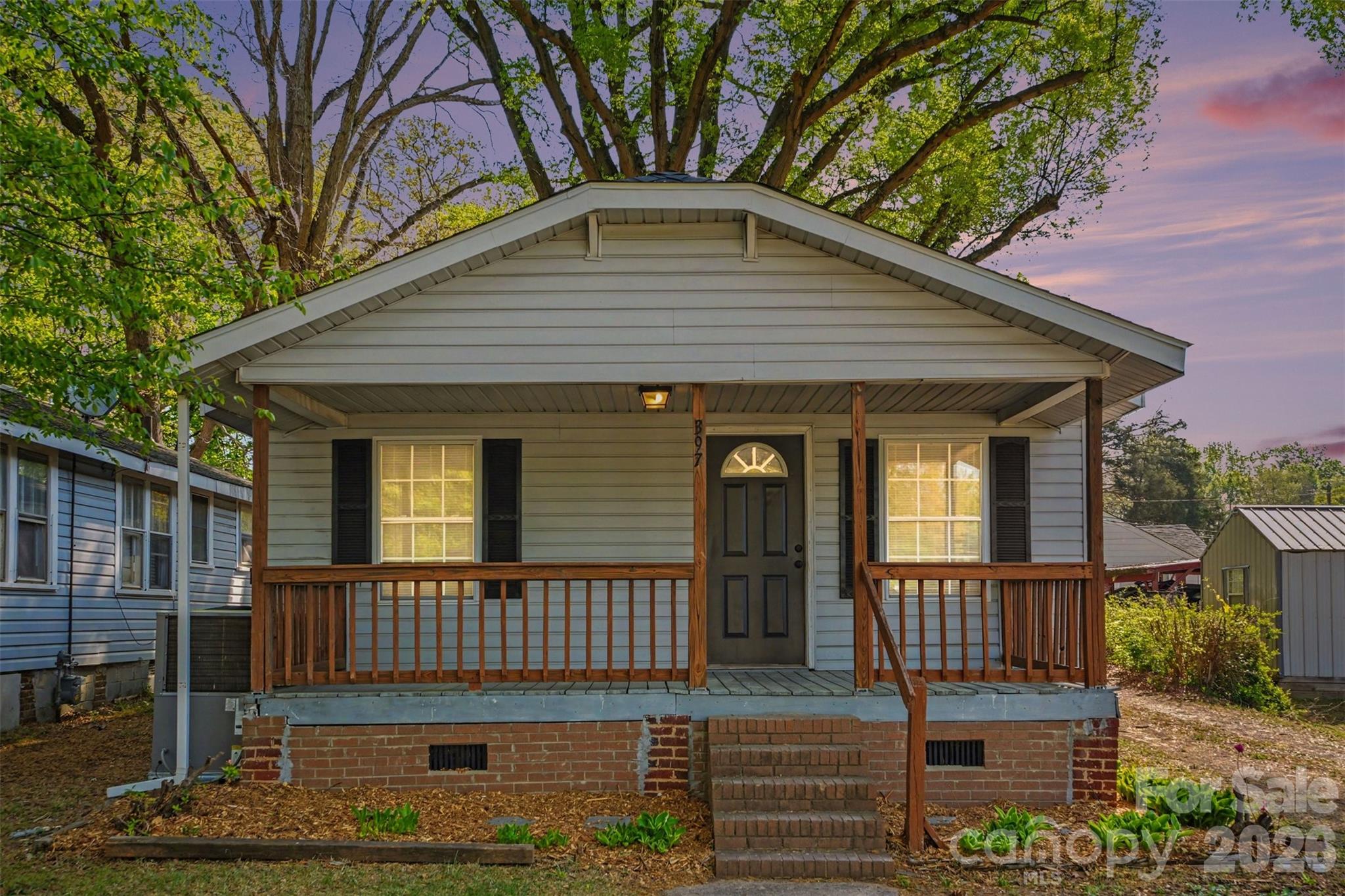 Charming, move-in ready bungalow with low-maintenance living. This home features a brand-new roof (2026), a fully renovated bathroom, fresh interior paint, and an updated kitchen with new granite countertops and appliances. The layout offers comfortable living with a low-maintenance yard ideal for easy upkeep.
Conveniently located near shopping with quick access to Charlotte.
Come see this beautifully updated home today. Call to schedule your showing.