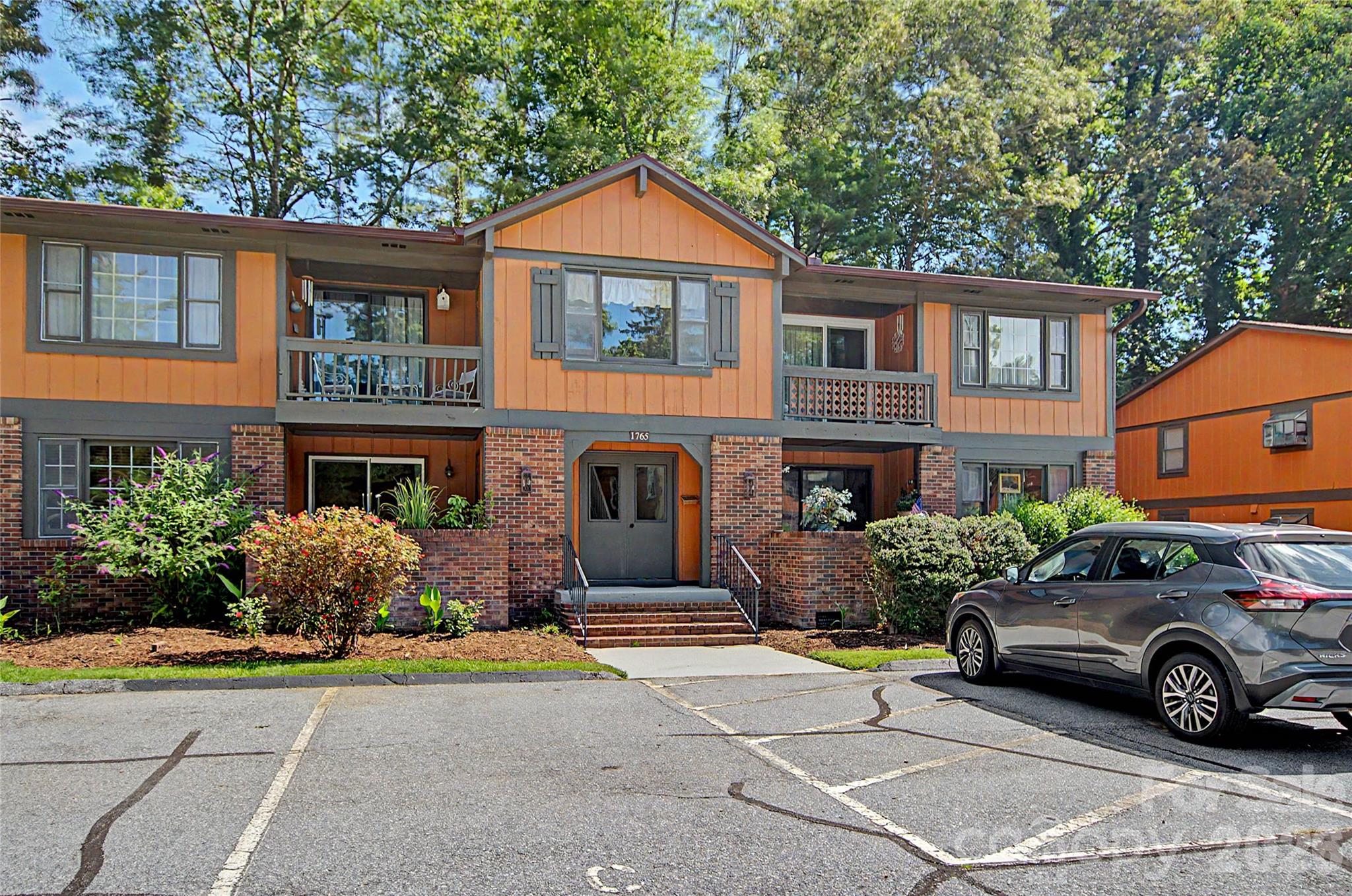 Haywood Manor - Residential