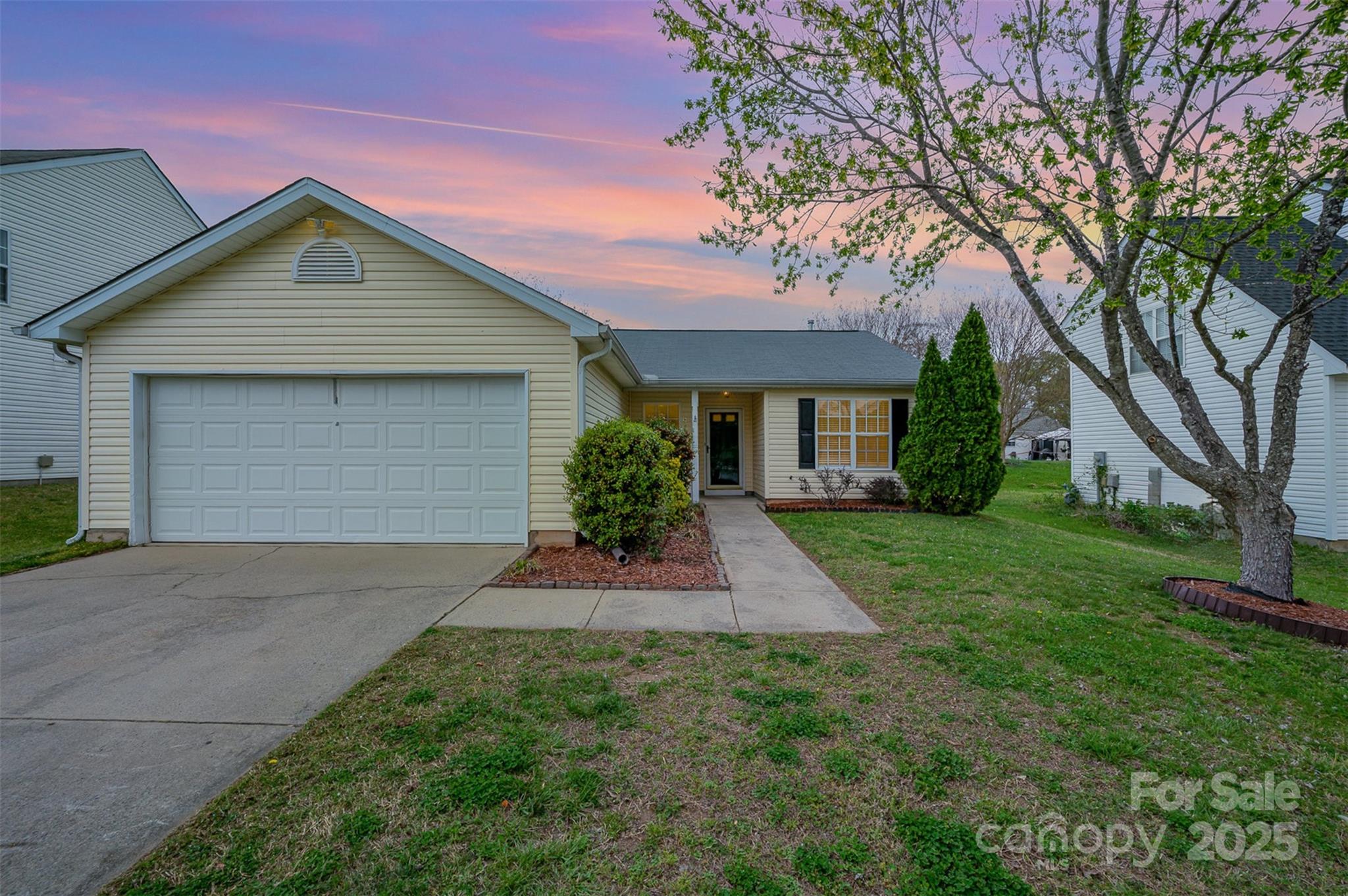 Stunning ranch home located on a peaceful cul-de-sac street, featuring a fully fenced backyard. This home offers a spacious split-bedroom floor plan, with a large kitchen and breakfast area that seamlessly flows into the great room. The great room boasts a vaulted ceiling with a ceiling fan and a cozy fireplace, creating an inviting and open atmosphere. With its bright and airy layout, this home is perfect for comfortable living. Additional highlights include a two-car garage and a convenient utility room.