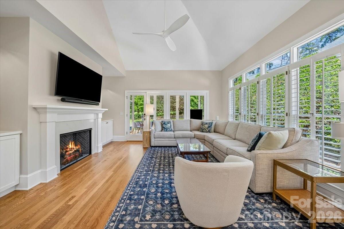 The Peninsula - Residential