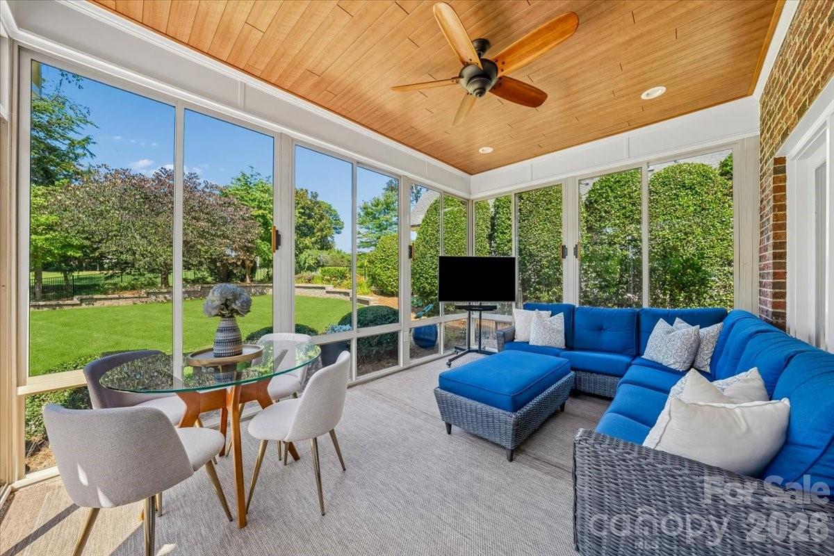 The Peninsula - Residential