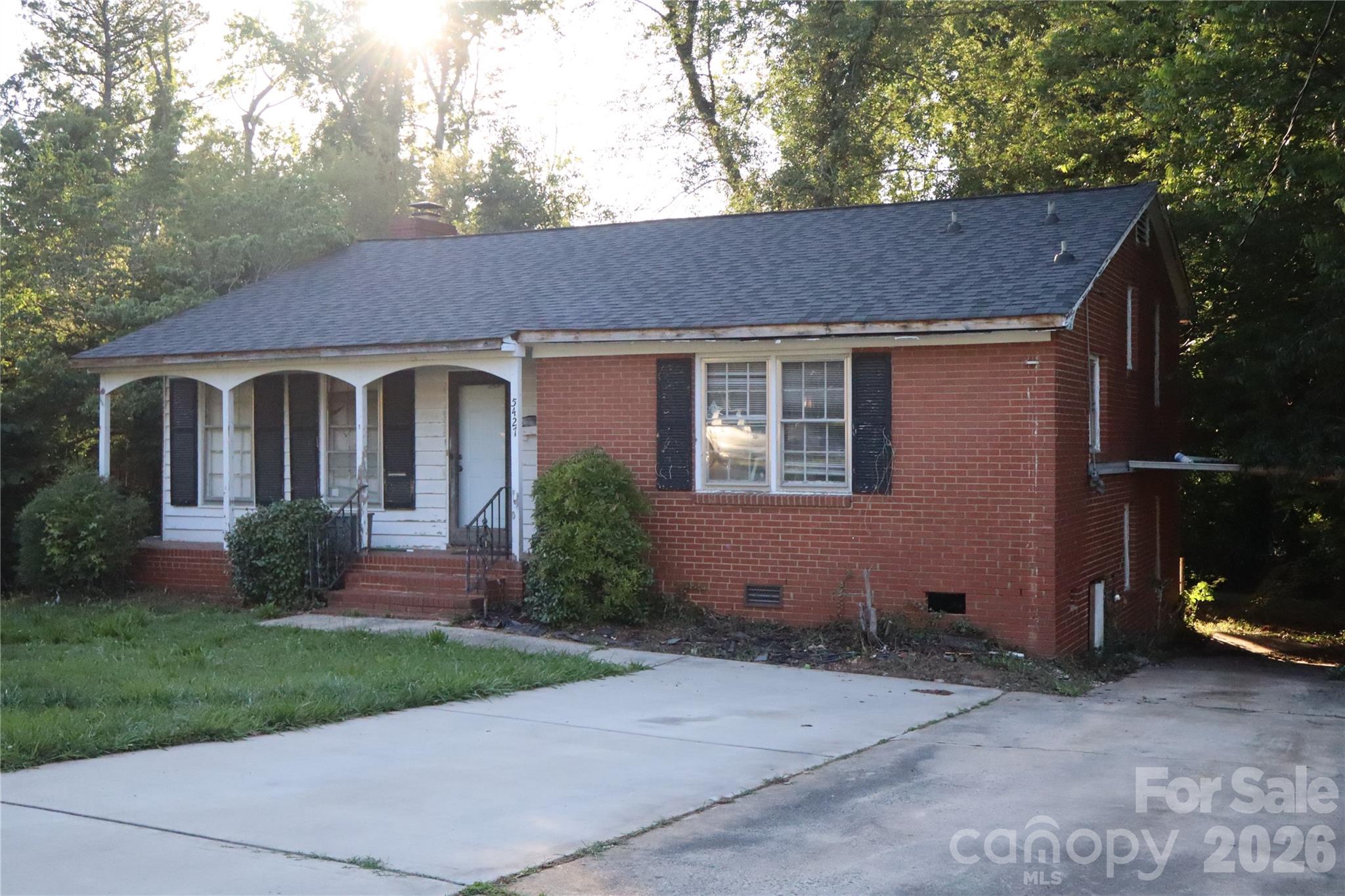 Opportunity awaits with this 4-bedroom, 2-bath brick home situated on a spacious lot. This property offers solid bones and endless possibilities for investors, flippers, or buyers looking to renovate and build equity. Features include a functional layout, brick exterior, and ample outdoor space.

Property is being sold as-is and will require repairs and updates. Conveniently located near shopping, dining, schools, and major highways.