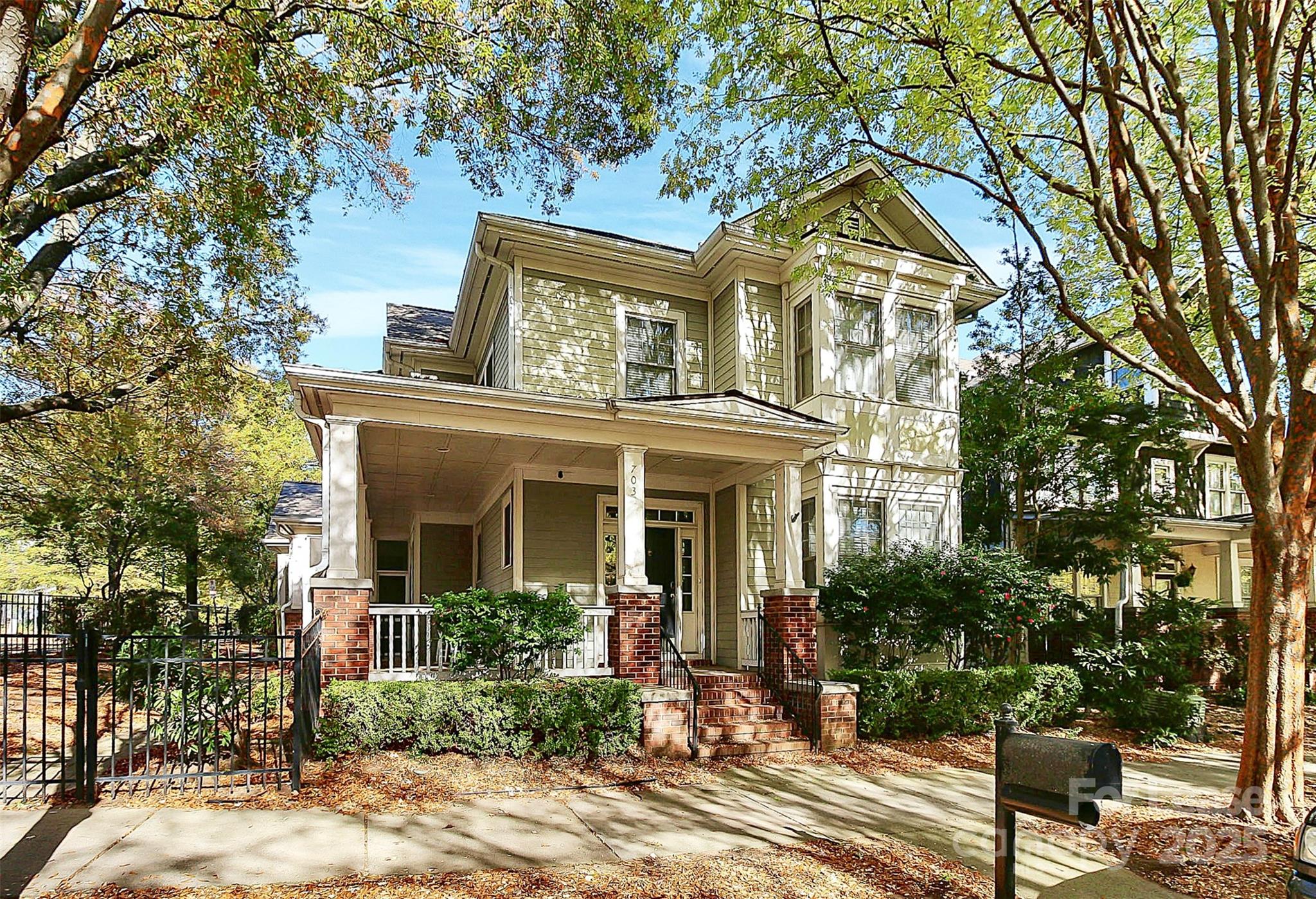 Prime uptown location. Colonial Revival w/ wrap around covered porch & screened porch. Home overlooks the
neighborhood park. Great City Views. 10ft ceilings, beautiful molding, hardwoods down. Spacious living
areas. Kitchen features natural Cherry Cab, Granite, Stainless, gas cooking. Enjoy all that uptown has to
offer! Home is within walking distance to all Charlotte's garden district and restaurants. More photos will be uploaded soon. Beverage cooler does not work, and owner will not repair. If washer/ dryer is in the home, it is a convivence and owner will not repair or replace. There is a monthly $10 admin fee for tenants.