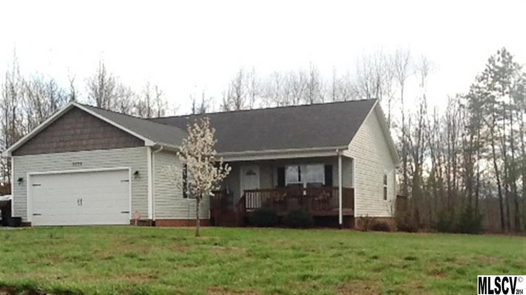 NICE 3 BEDROOM/2 BATH HOME ON LARGE CORNER LOT WITH A PRIVATE SETTING.  LOCATED CLOSE TO MTN. VIEW AREA.  SPACIOUS OPEN LIVING ROOM WITH WOOD FLOORING. KITCHEN WITH RANGE, MCROWAVE, AND DISHWASHER.  SEPARATE LAUNDRY ROOM. DOUBLE GARAGE. GARAGE FLOOR HAS BEEN SEALED WITH A PROTECTIVE PAINT WHICH MAKES FOR EASY CLEAN-UP.  484 SQUARE FEET OF FLOORED ATTIC STORAGE OVER GARAGE.  PLANTATION "LIKE" BLINDS STAY. ROCKING-CHAIR FRONT PORCH AND PRIVATE REAR DECK FOR OUTDOOR BARBEQUES. UTILITLY BUILDING WILL STAY.