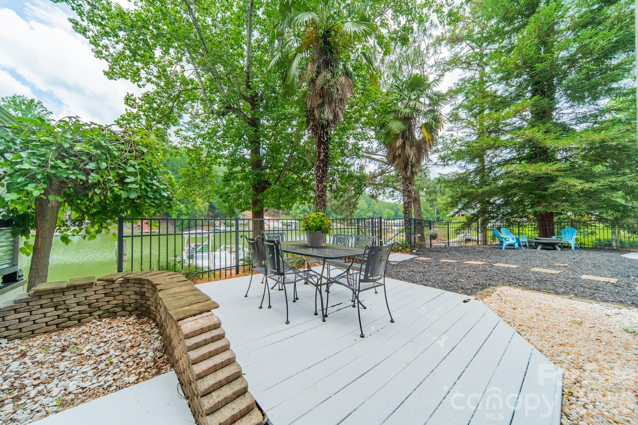Tega Cay - Residential