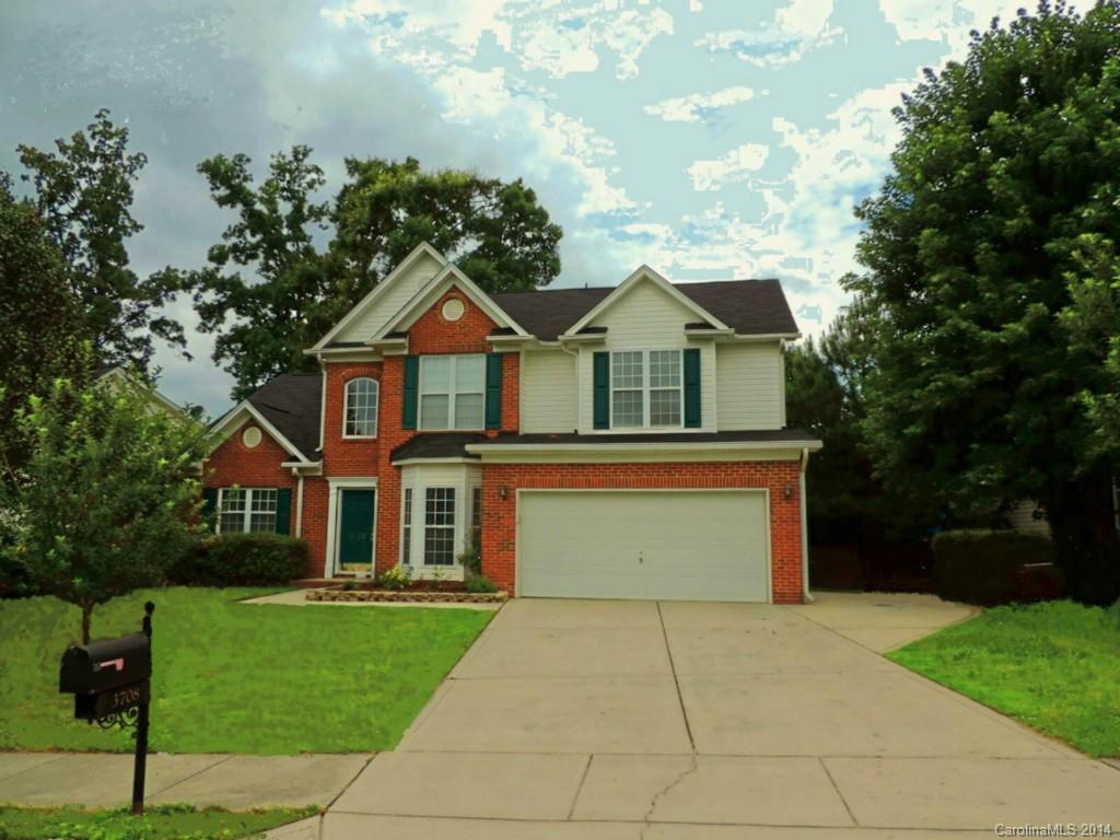 STUNNING!Brick Front 4bd 2.1bth on Priv Wooded Fenced Lot in Desirable Waterstone Community! Soaring 2-Sty Grt Rm w/Marble Fpl.Lg Kit w/Granite Counters,Tile Bckspl,Island,Computer Niche,Lg Pantry,SS Appl & Crown Mld.Fml Din w/Crown & Chair Rail & Bay Wdw.Mstr on Main w/Vaulted Ceil,Hge Walk-In Closet. Spa Like Bth w/Cust Tile,Gdn Tub,Dual Sinks,& Sep Stall Shw.Lg 2ndary Bds w/Big Closets.Fantastic Loc. Easy Access to I-77 & Charlotte.FT MILL SCHOOLS!New Roof & 2 HVACs 2011!Bring Your Checkbook!