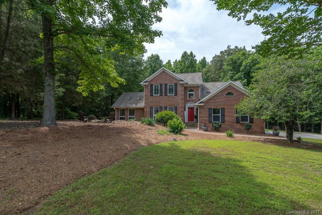 Looking for a large yard with lots of privacy in Fort Mill?  Check out this beautiful private home on .90 acres in a sought-after community with NO HOA.  This home features:  hardwood flooring throughout, granite counter tops, stainless steel appliances, large family room, master bedroom on the main floor, garden tub and separate shower, loft, large deck and more.  The upstairs bedroom closet is plumbed for an extra bathroom.