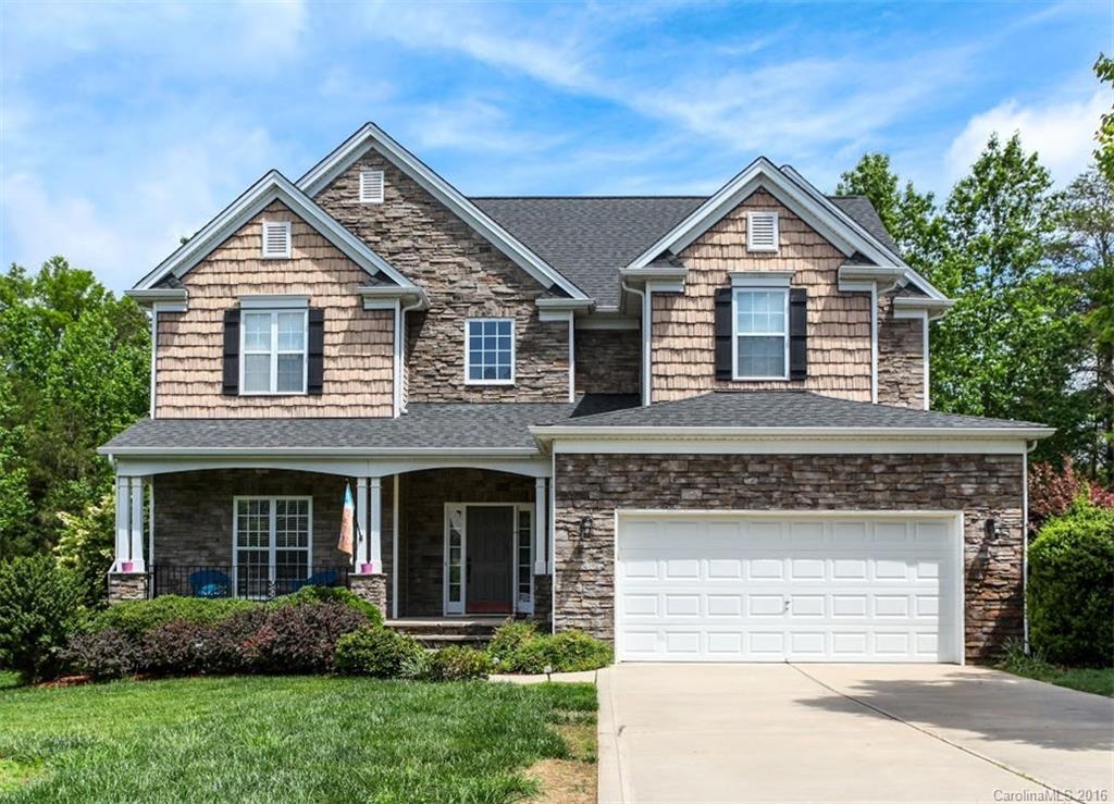 Beautiful 4BR home in desirable golf course community of McKendry. This open floor plan offers formal dining, spacious kitchen with large granite island, large bedrooms, hardwoods, screened porch with stone fireplace and rocking chair front porch! Award winning Fort Mill Schools!