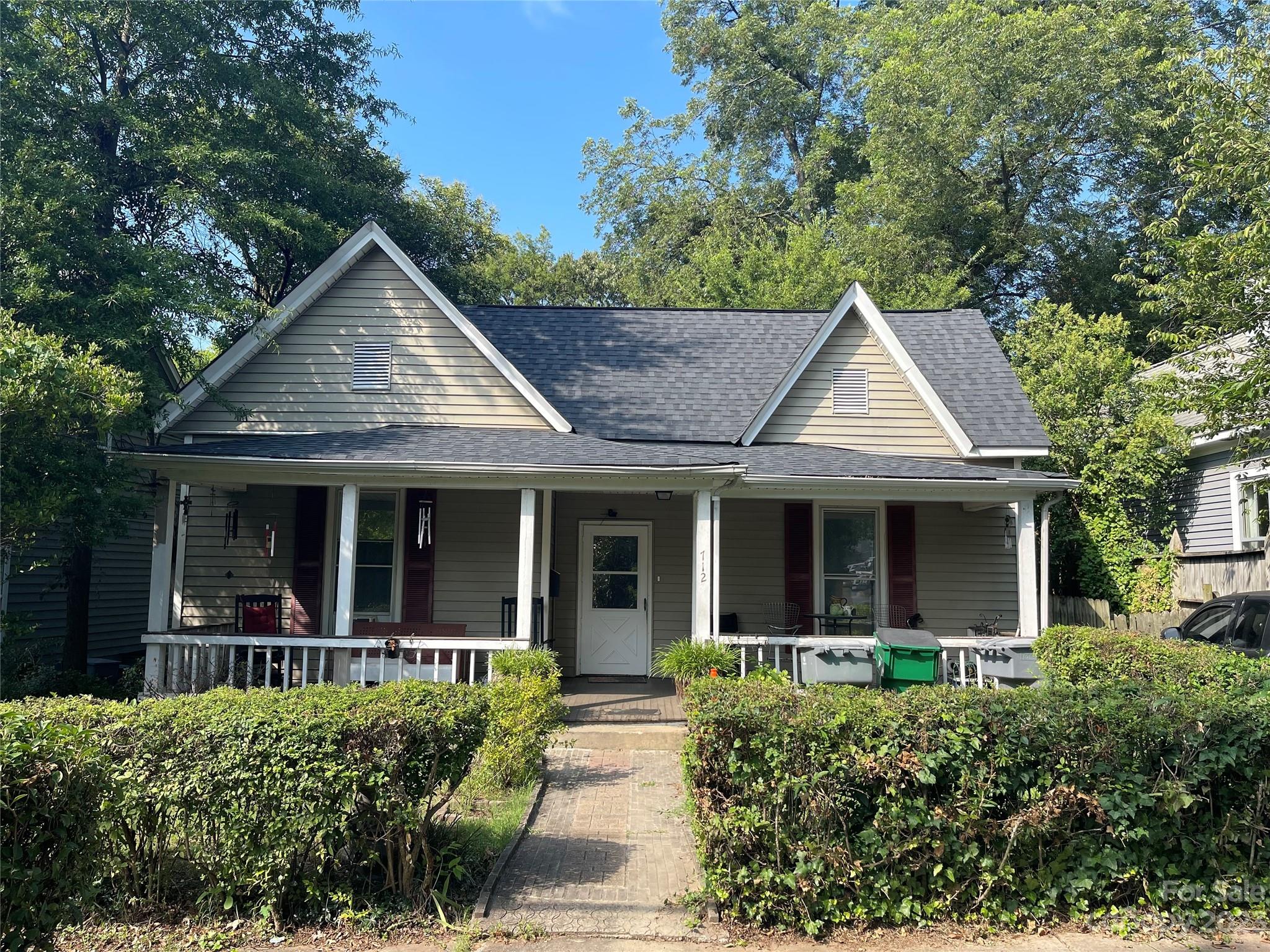 Bungalow in Dilworth Historic District. Prime Location...
Amazing opportunity in a super prime location to Renovate, Restore, or Rebuild to your dream home. 
The Home is being sold in "as-is" condition and it presents an exciting opportunity for those looking to put their personal touch on a historic home. 
Don't miss on this one, it's a fantastic opportunity.