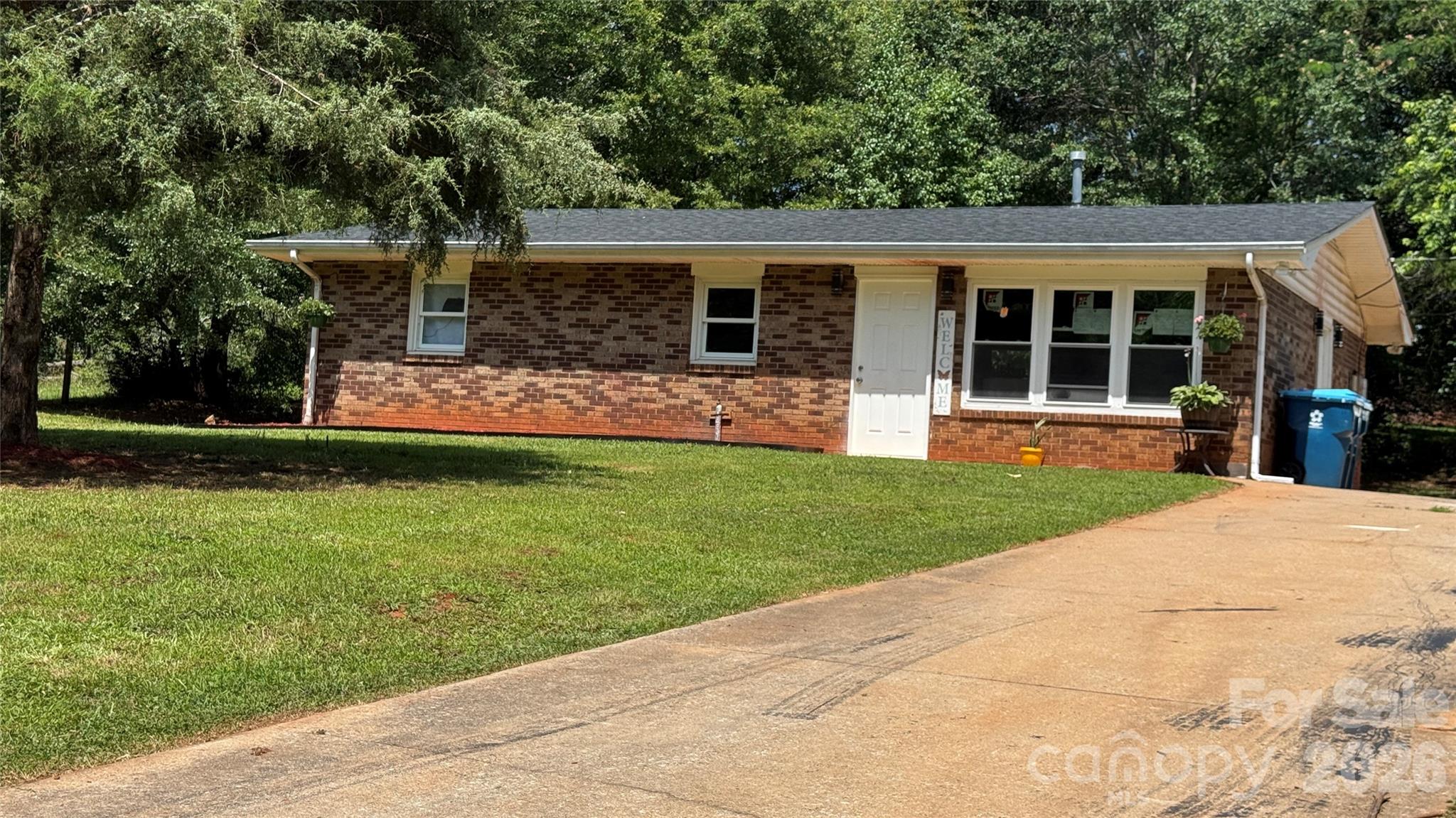 This beautiful and full Brick house renovated in 2025, with trhee bedrooms and one bathroom is ready for you to move-in. Nice front and back yard and there is no HOA. Come see it today. There is a room with a laundry and the water heater, Seller did not pull permits to build the room.