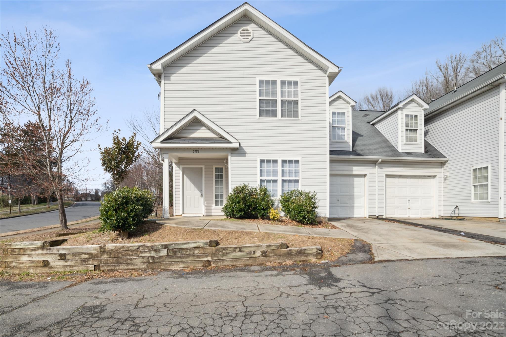 Welcome to Charlotte! Step into this charming two-story townhome featuring a modest $45 monthly HOA. Discover the allure of 4 bedrooms, 2.5 bathrooms, and a convenient 1-car garage. Dining area seamlessly connecting to the kitchen, and a spacious primary suite. End unit! Whether you're looking for a place to call home or a lucrative rental opportunity, don't miss the chance to explore this property today!